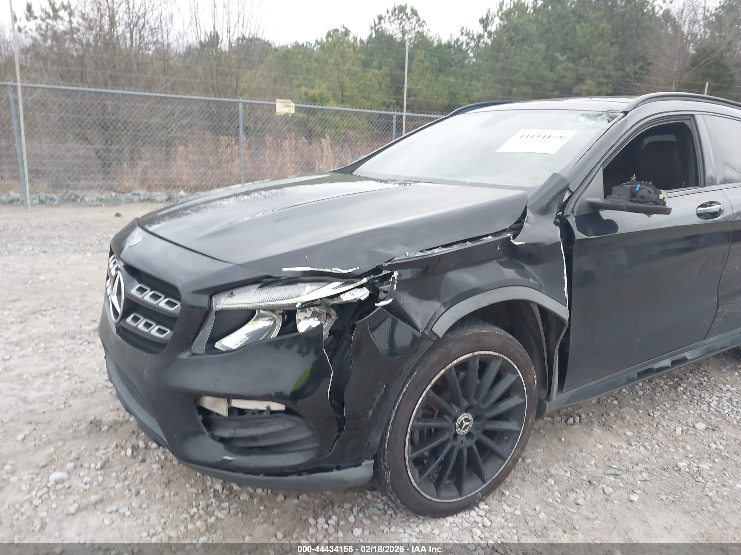 MERCEDES-BENZ GLA image 6