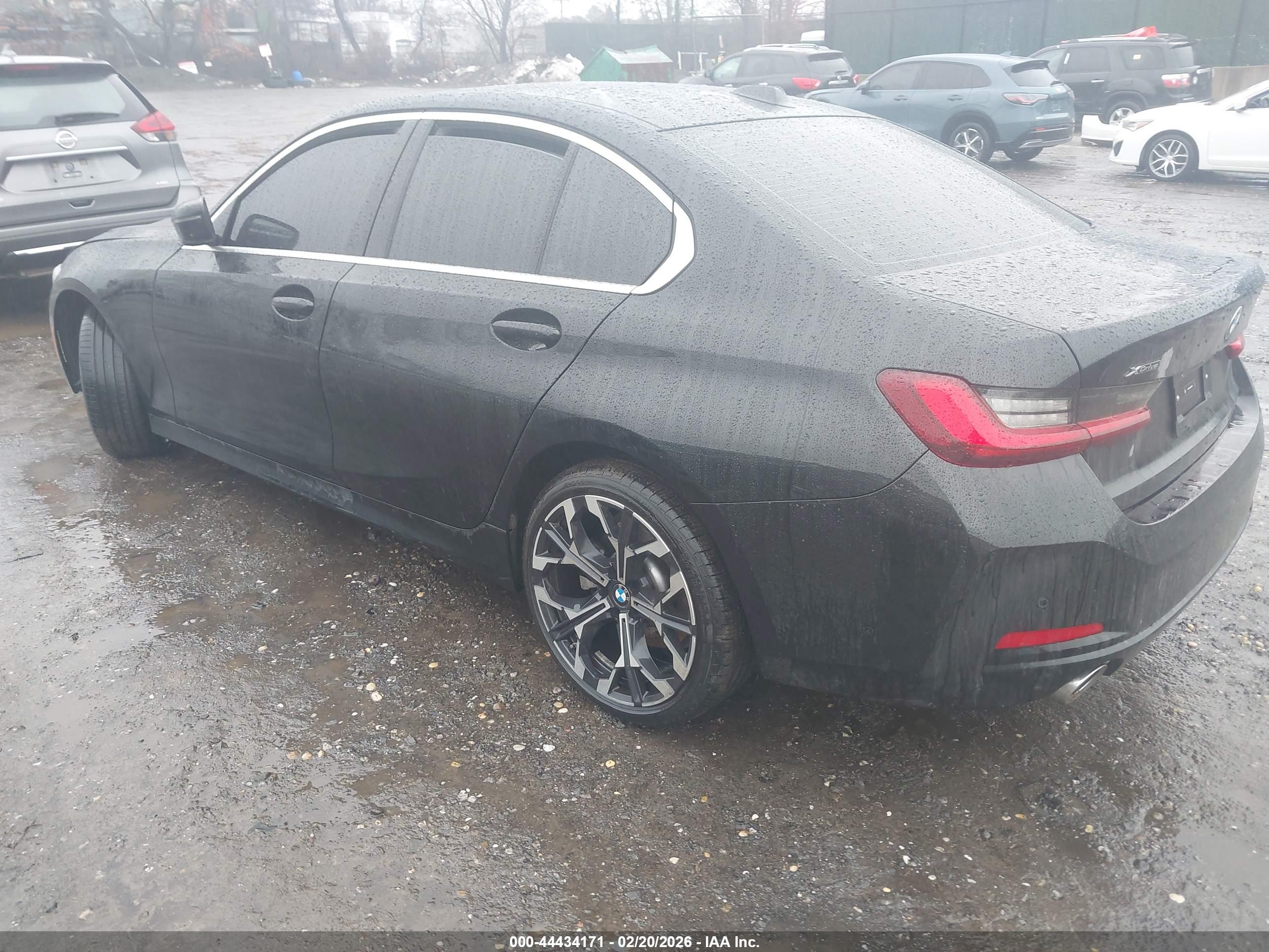 BMW 330I image 3