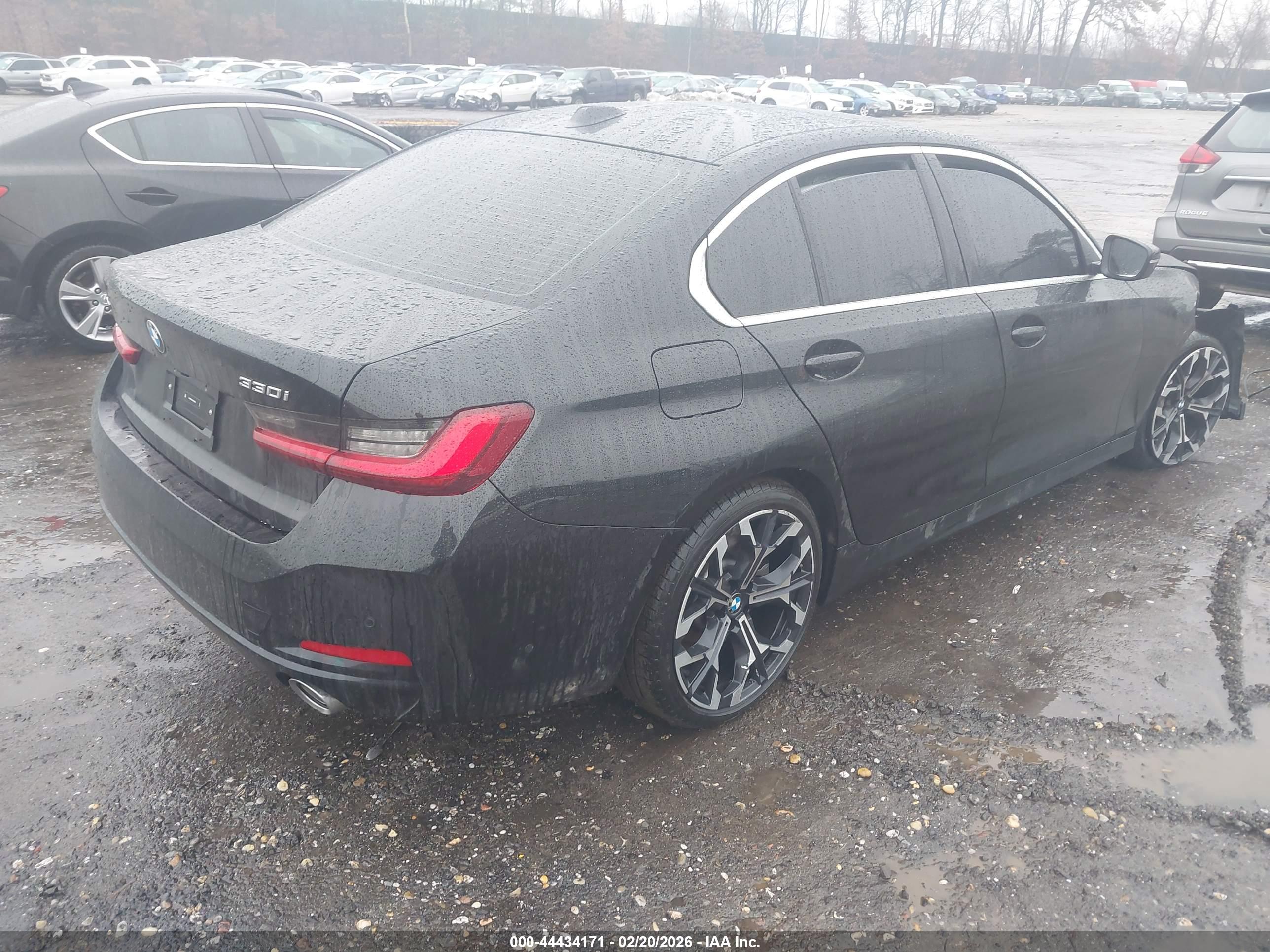 BMW 330I image 4