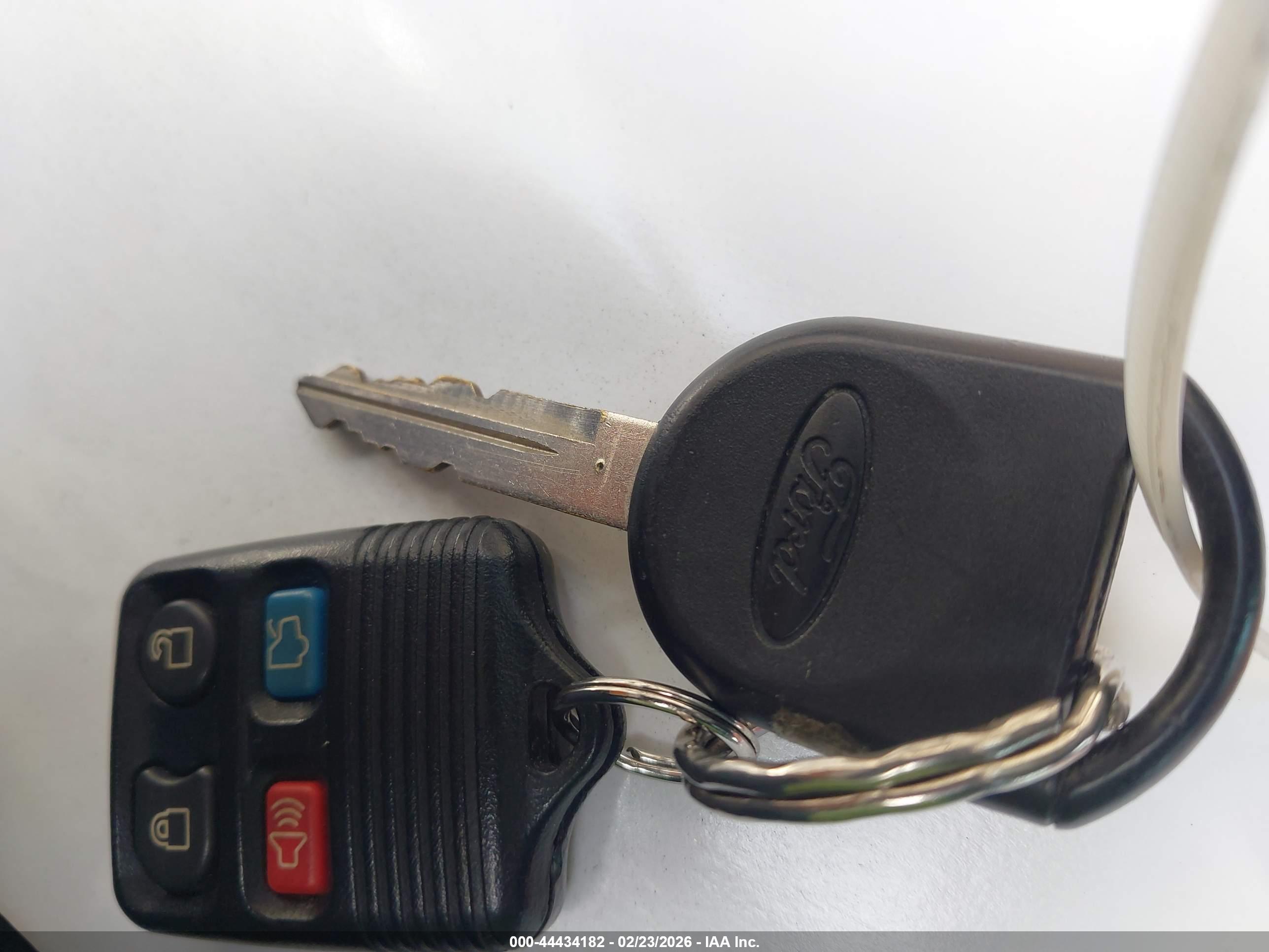 FORD TAURUS image 11