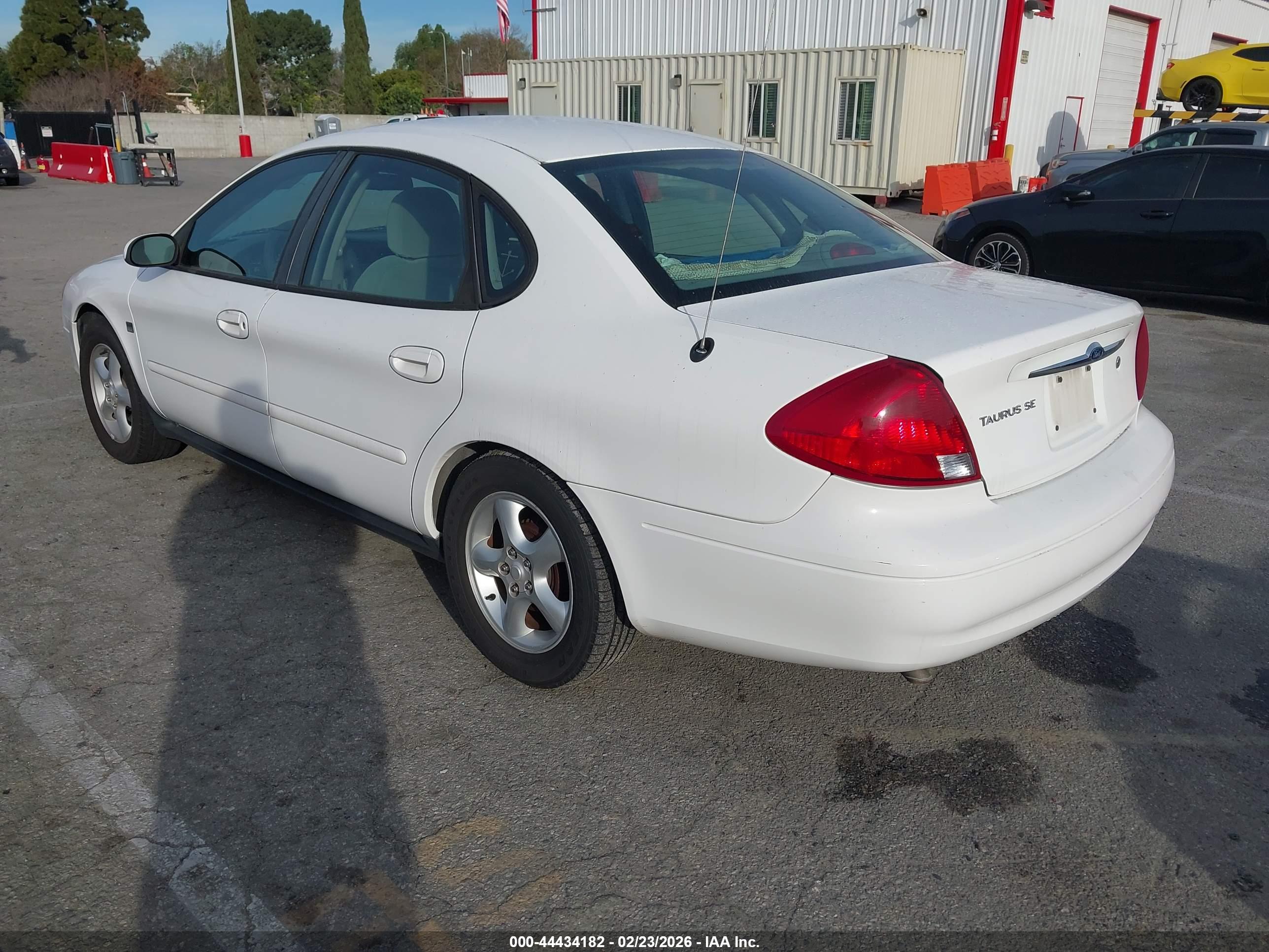 FORD TAURUS image 3