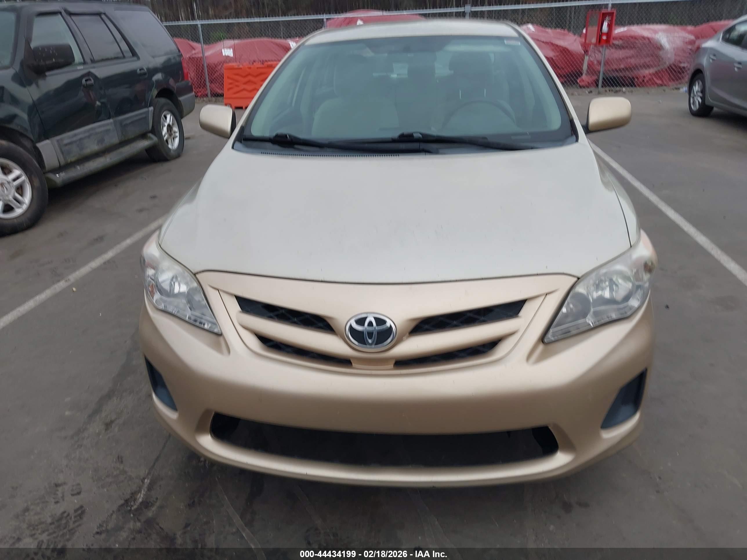 TOYOTA COROLLA image 6