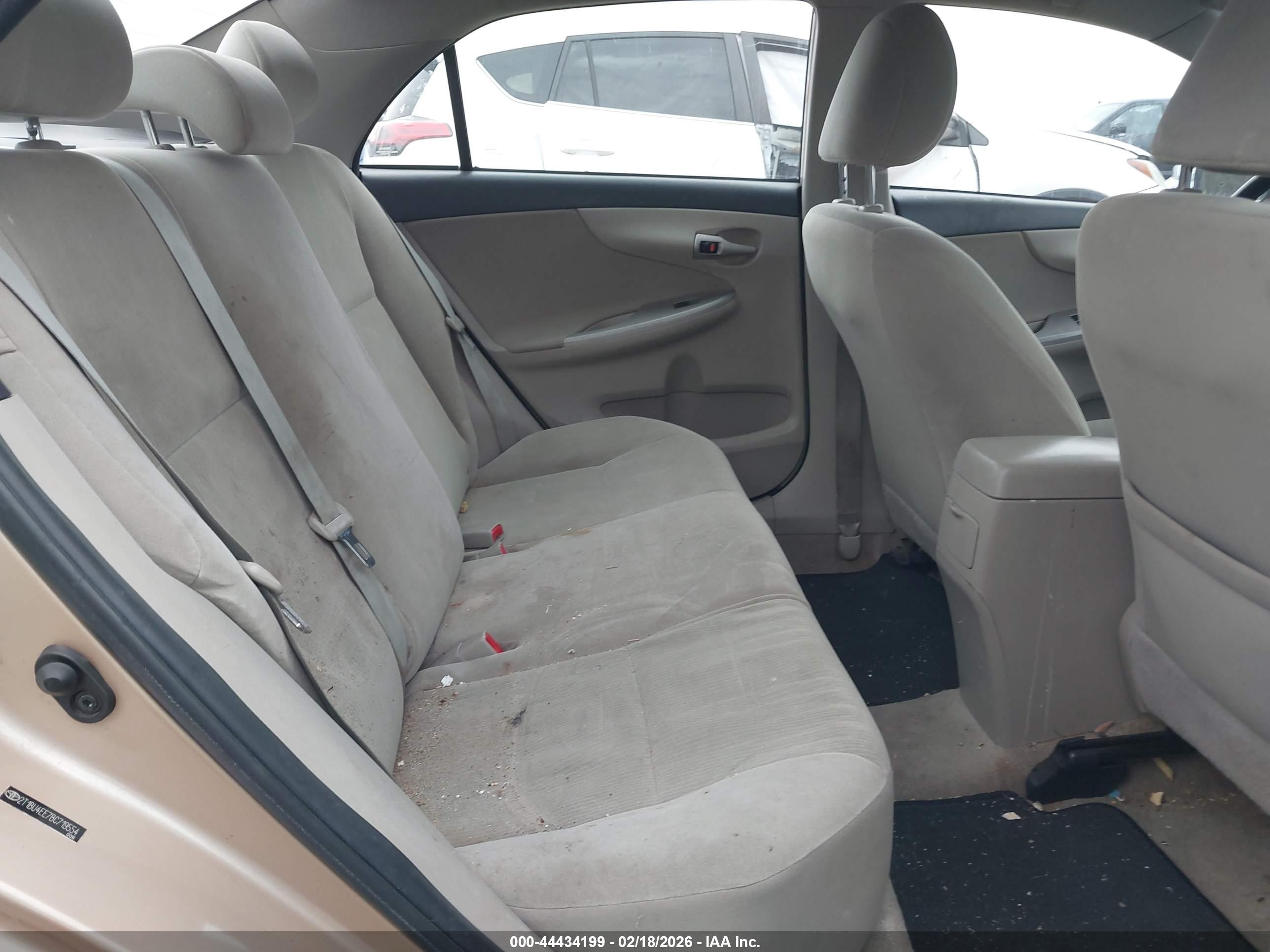 TOYOTA COROLLA image 8