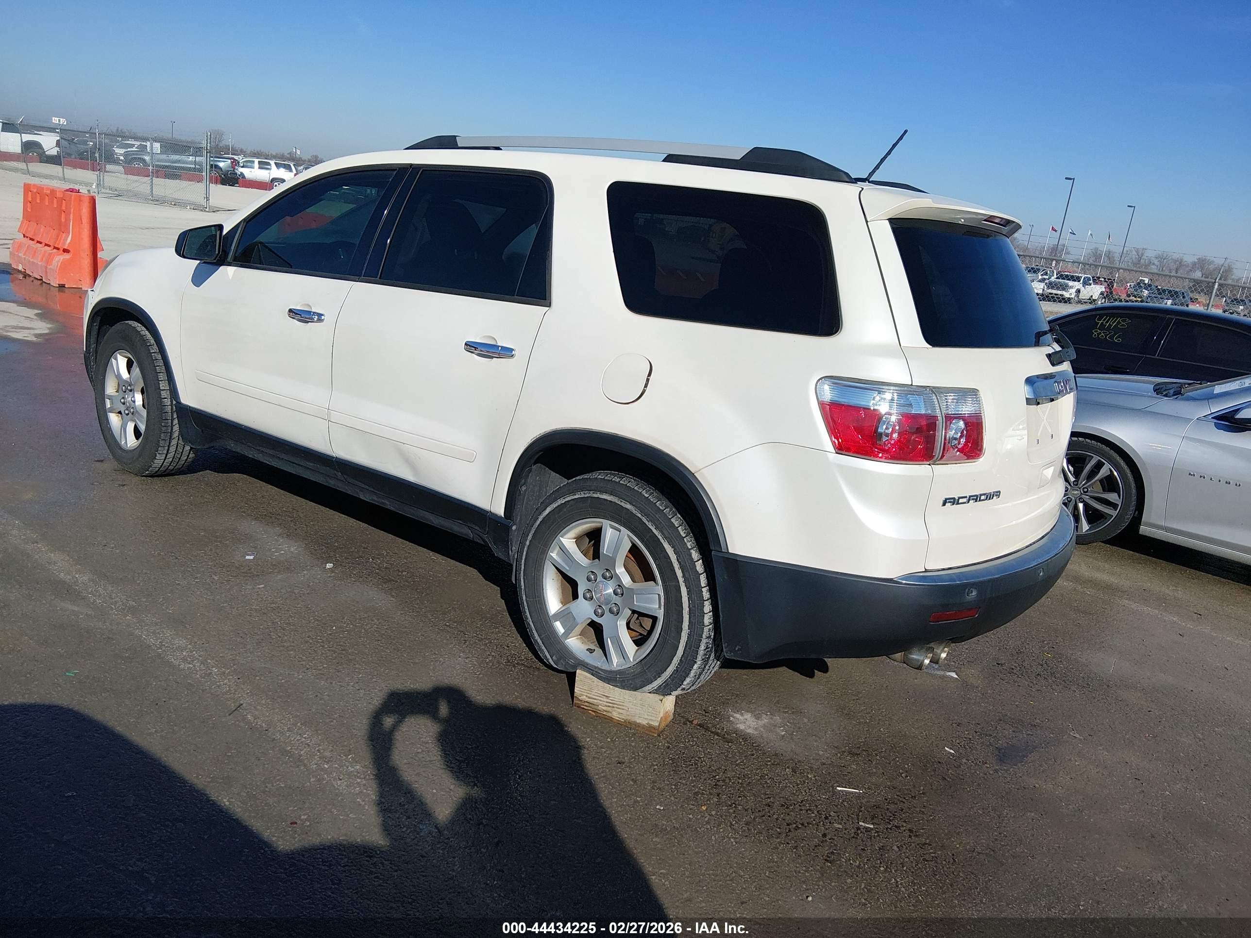 GMC ACADIA image 3