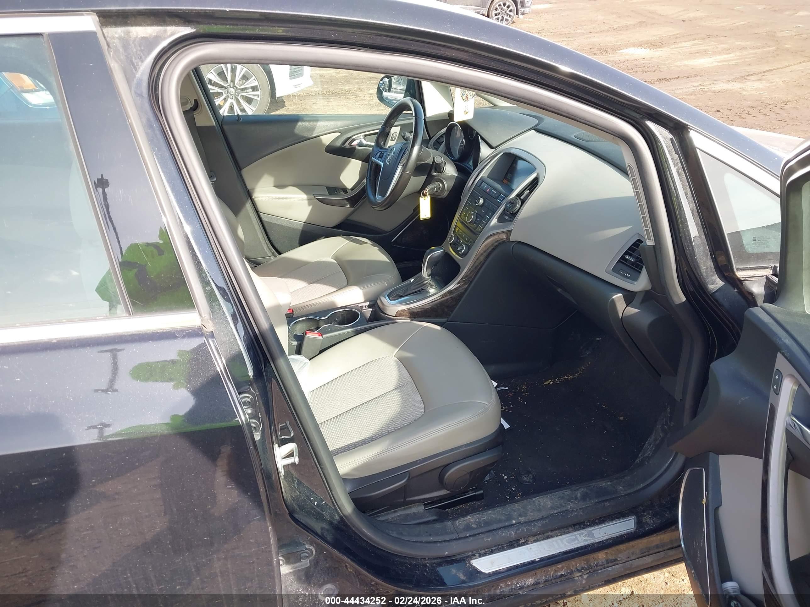 BUICK VERANO image 5