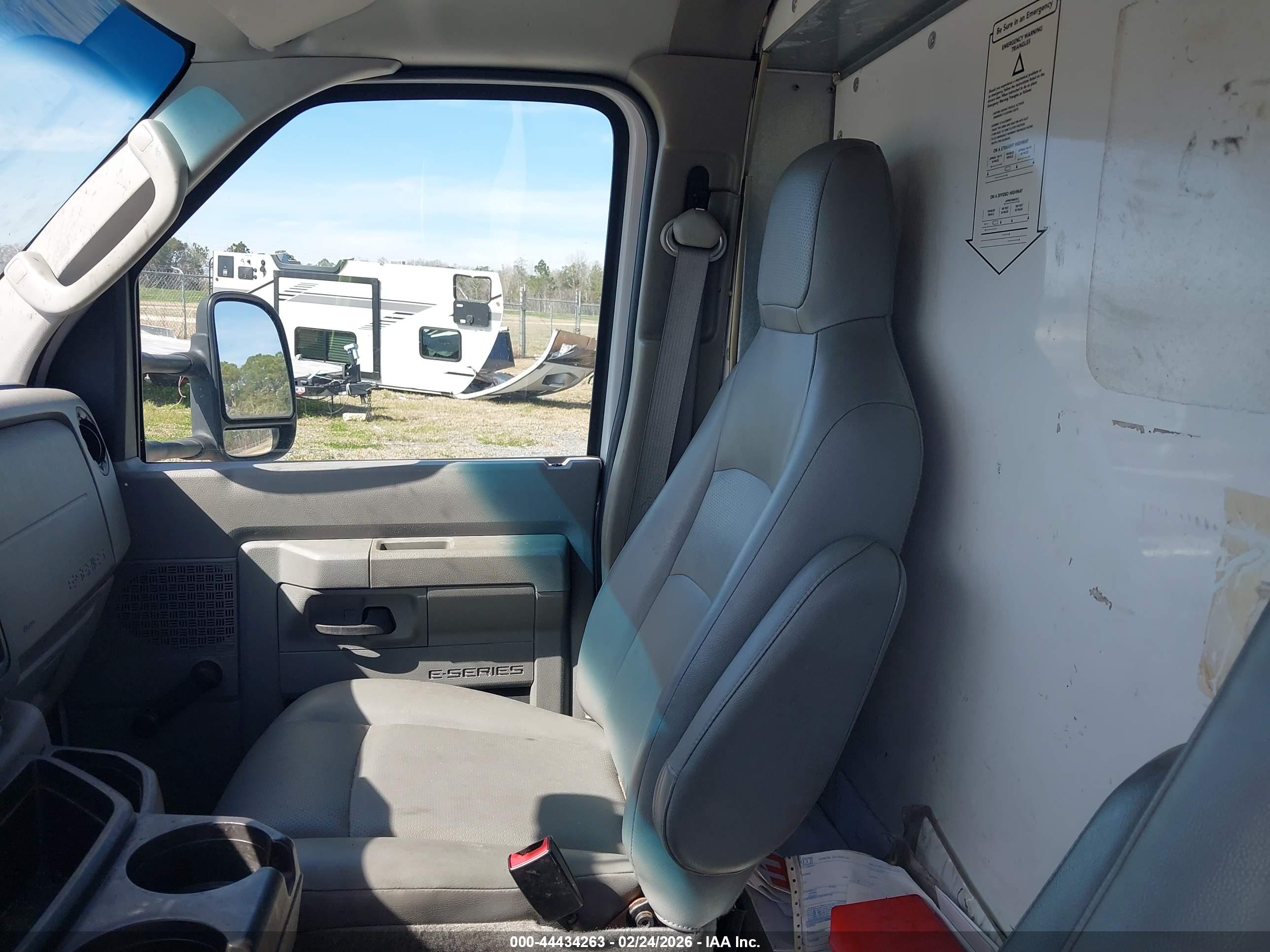 FORD E-350 image 8