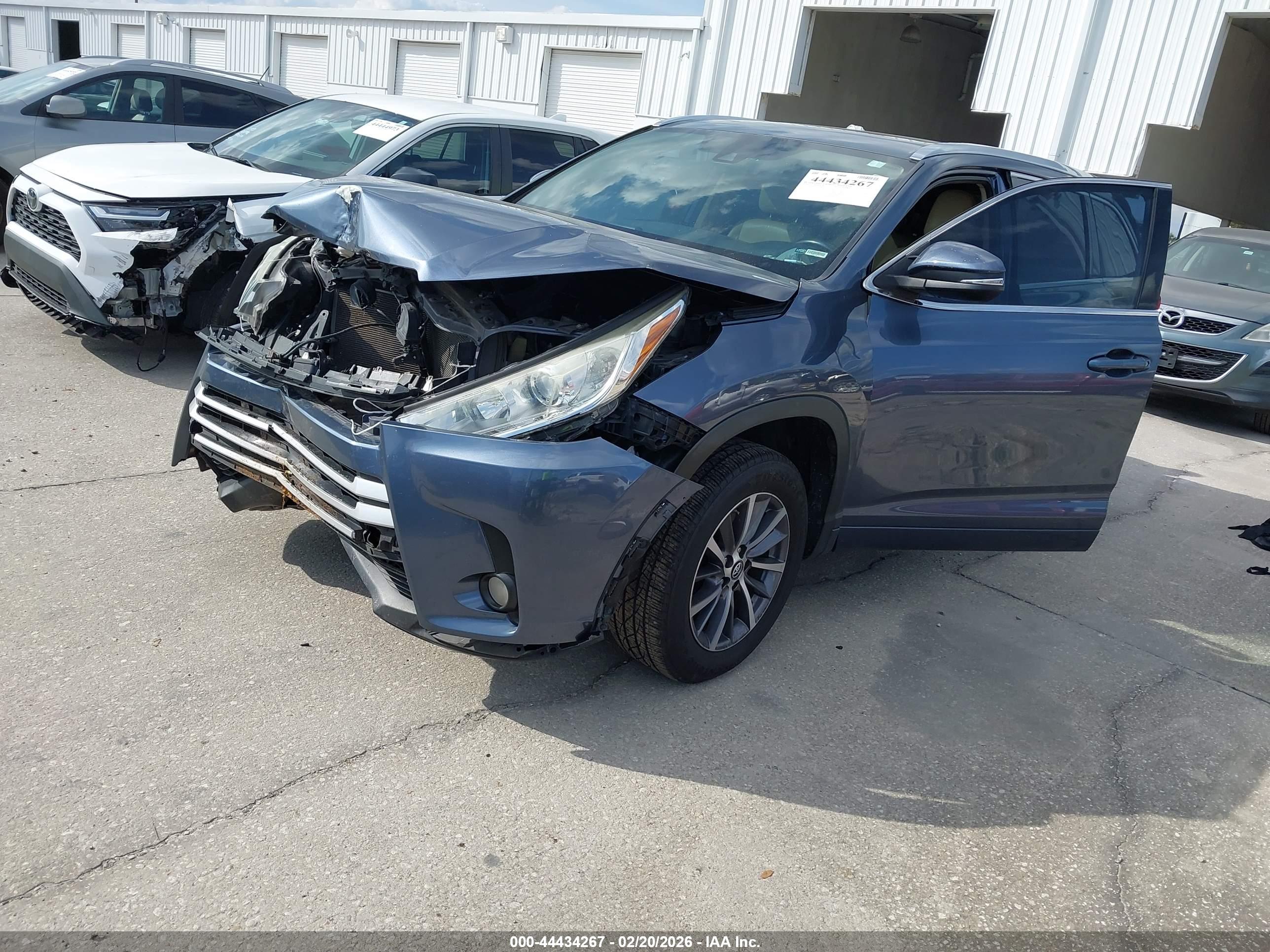 TOYOTA HIGHLANDER image 2