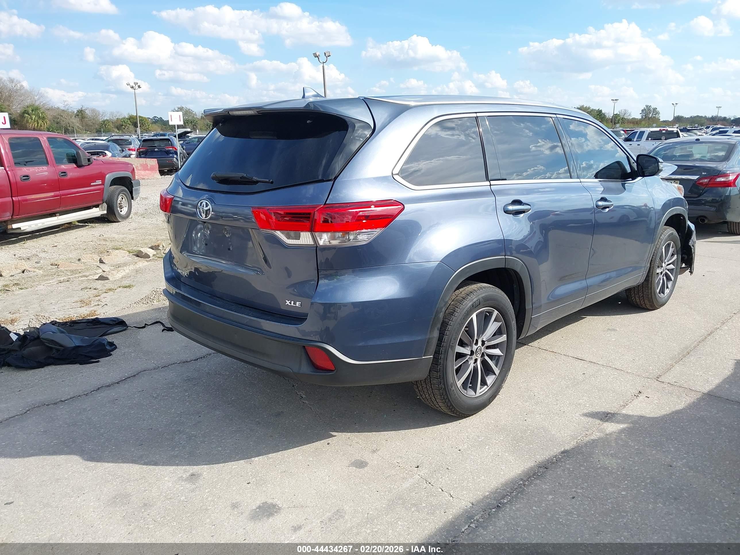 TOYOTA HIGHLANDER image 4