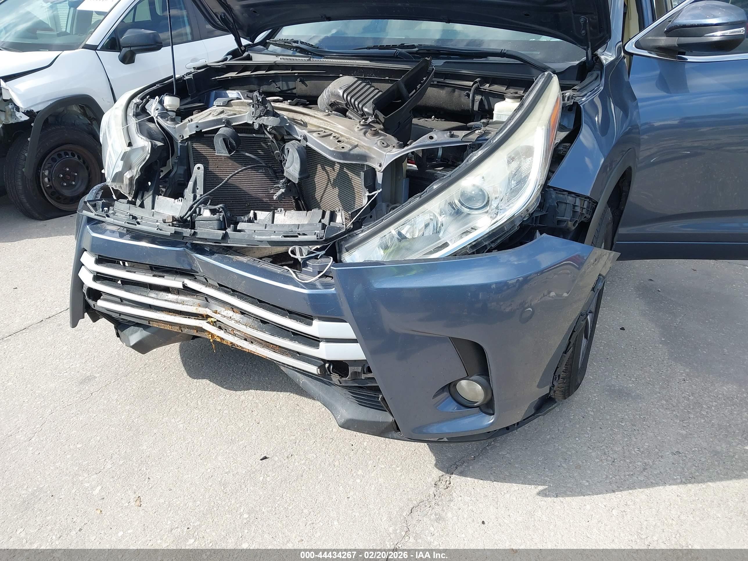 TOYOTA HIGHLANDER image 6