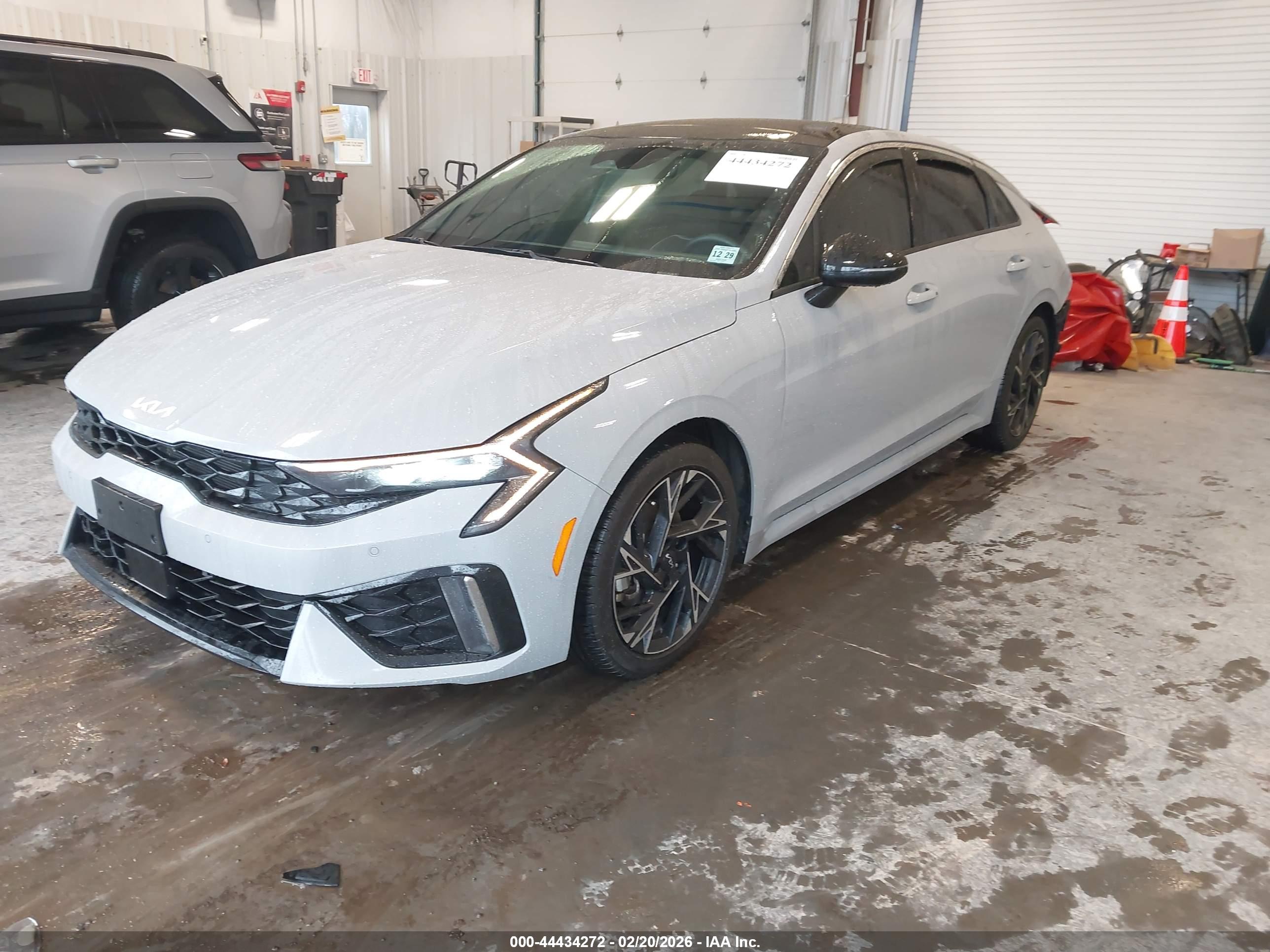 KIA K5 image 2