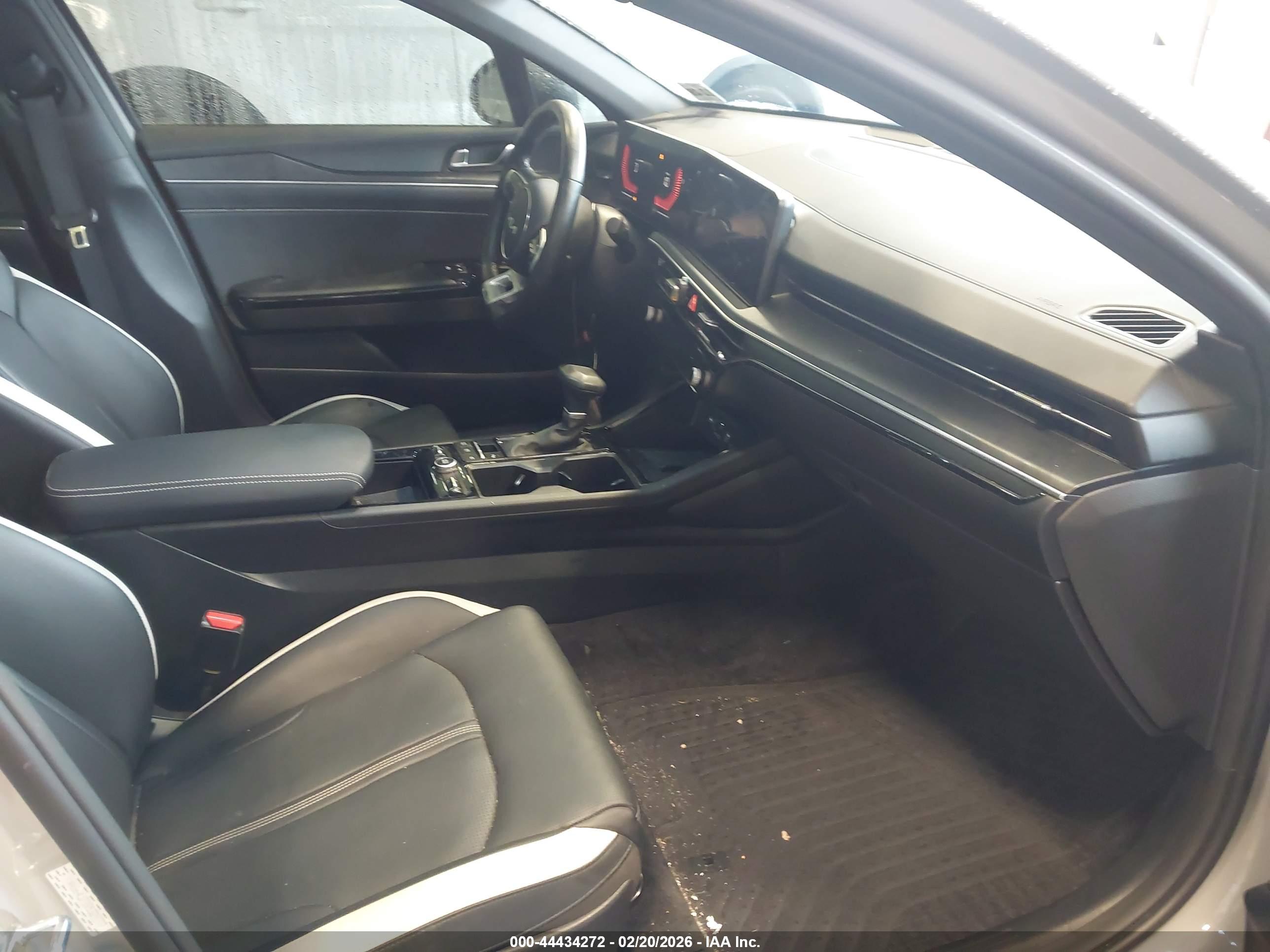 KIA K5 image 5