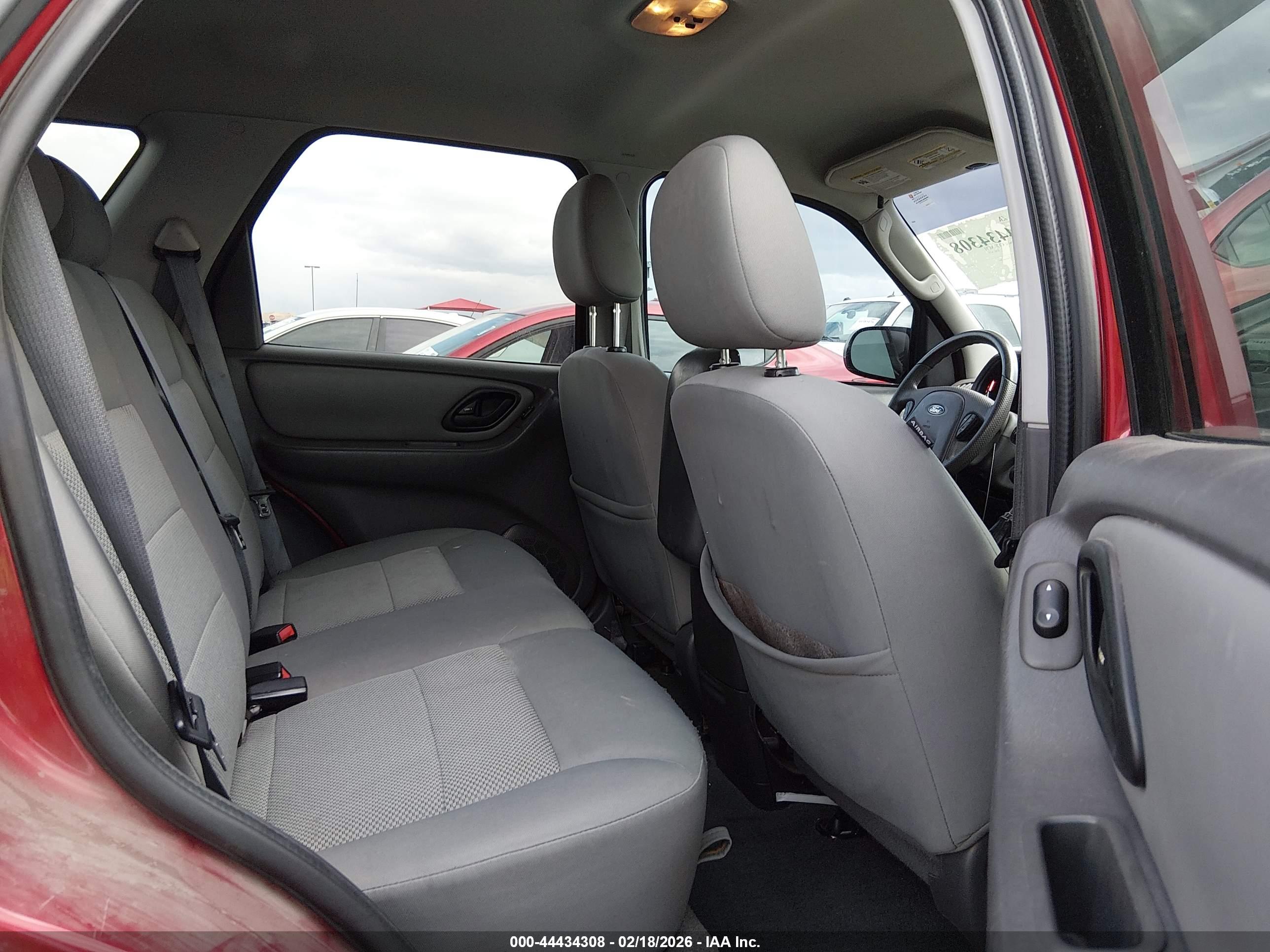 FORD ESCAPE image 8