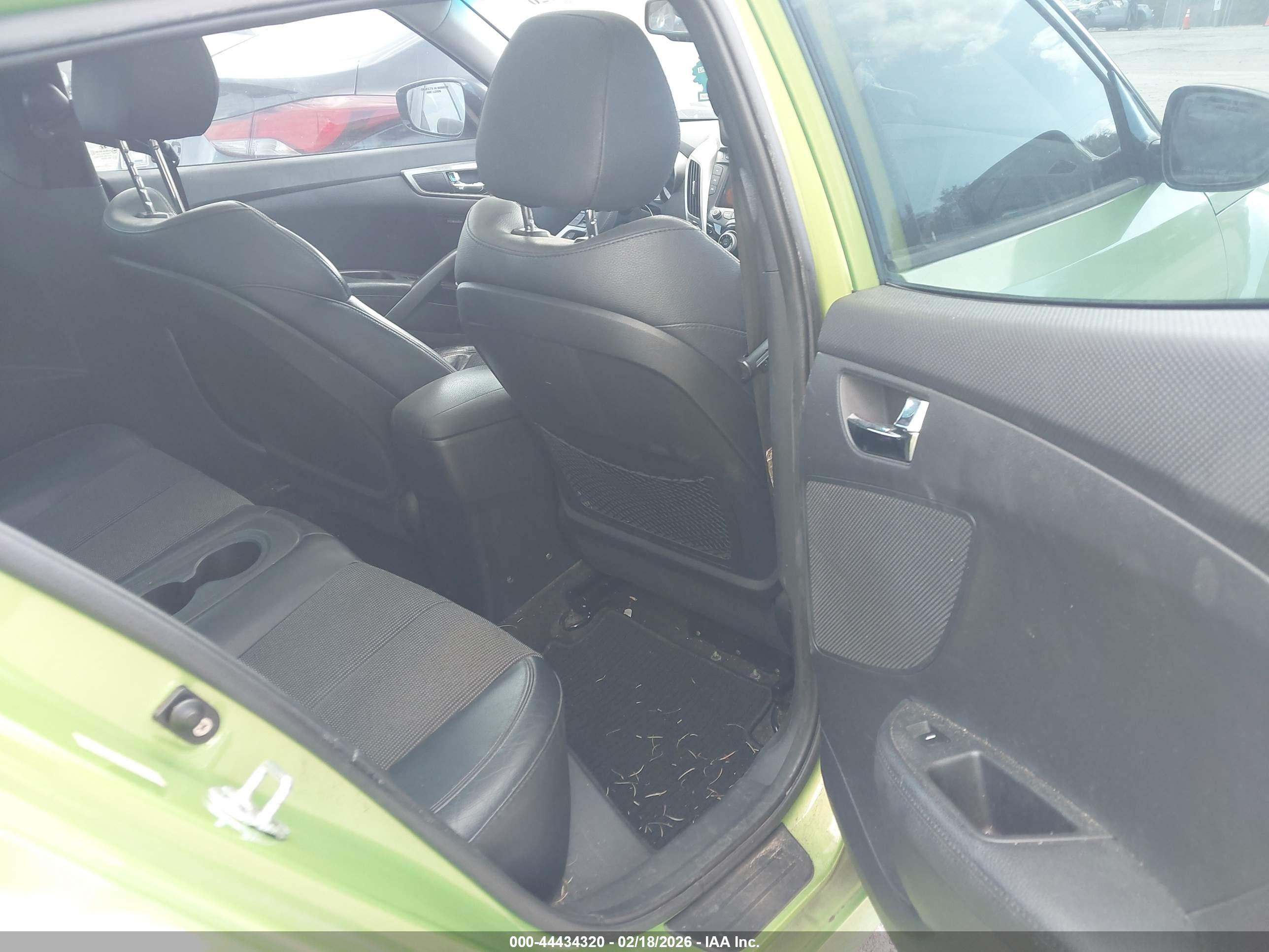 HYUNDAI VELOSTER image 8
