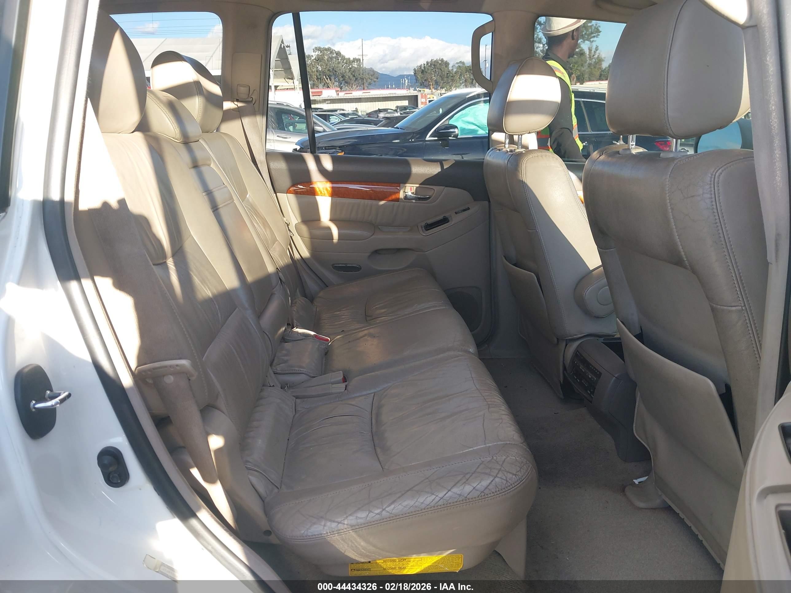 LEXUS GX image 8