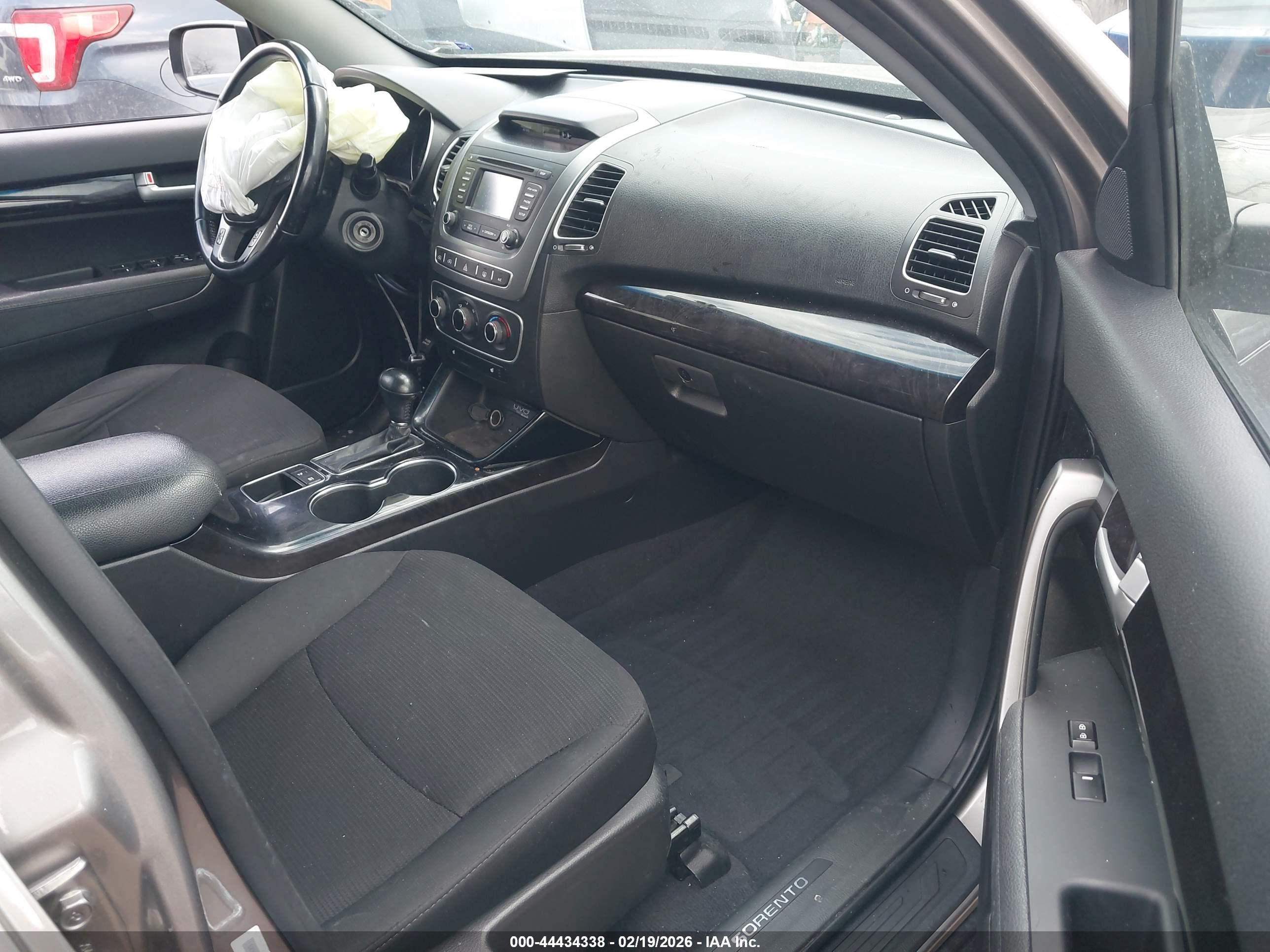 KIA SORENTO image 5