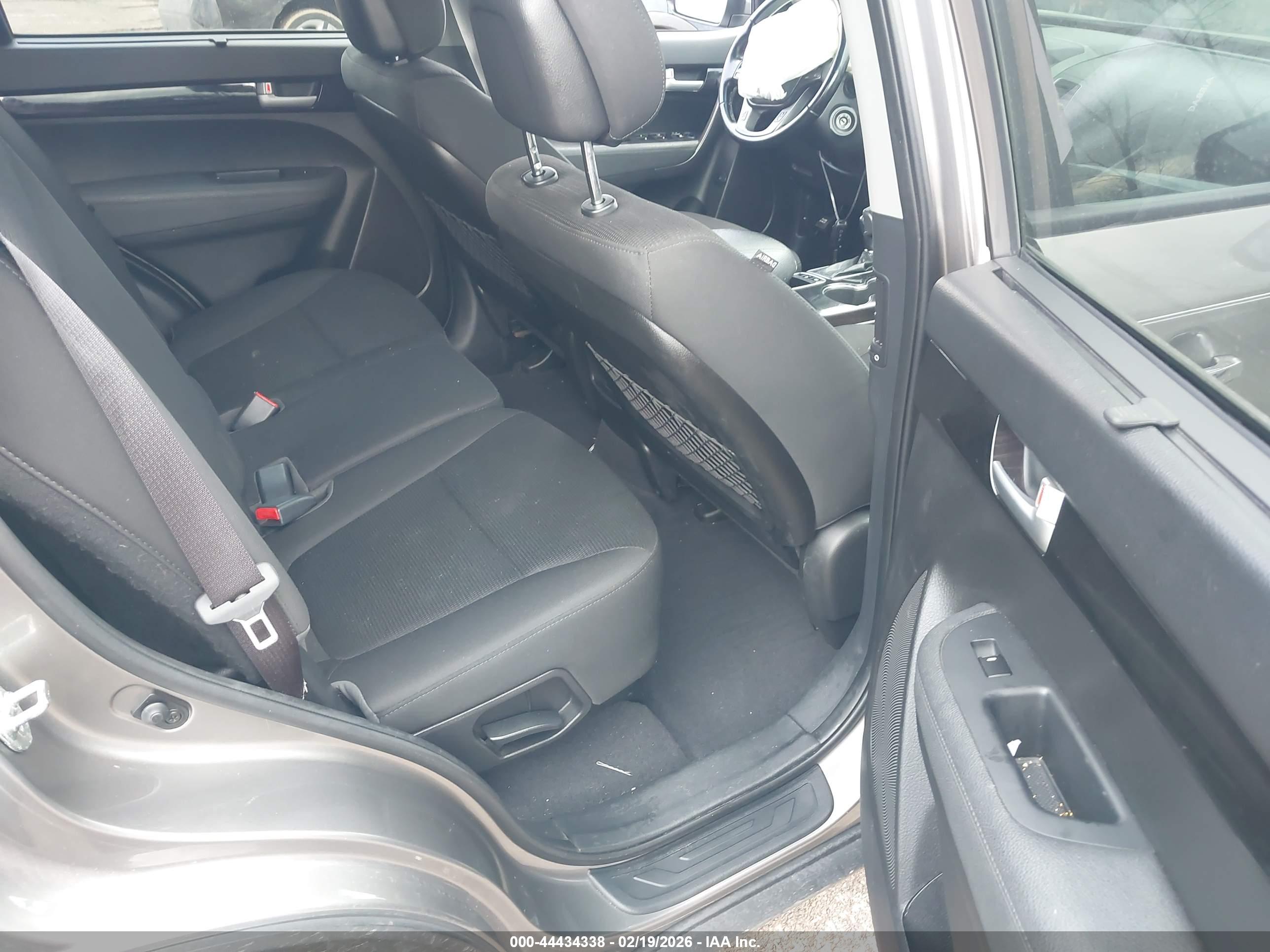 KIA SORENTO image 8