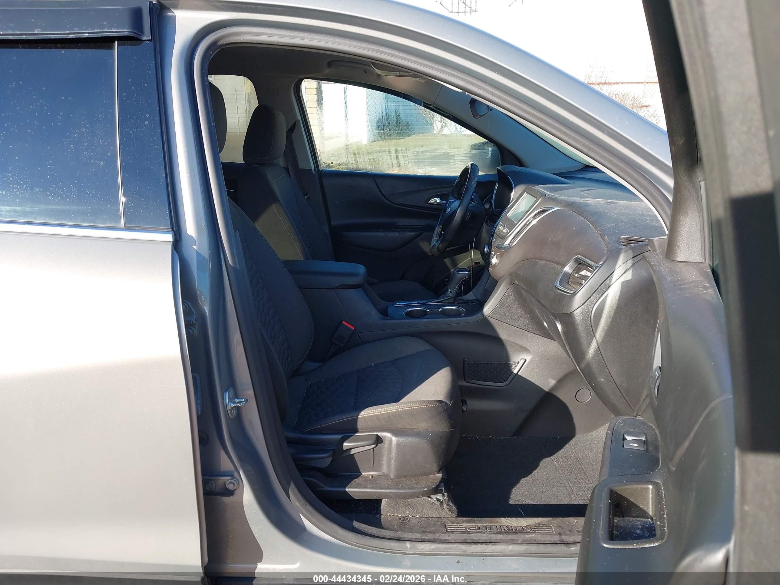 CHEVROLET EQUINOX image 5