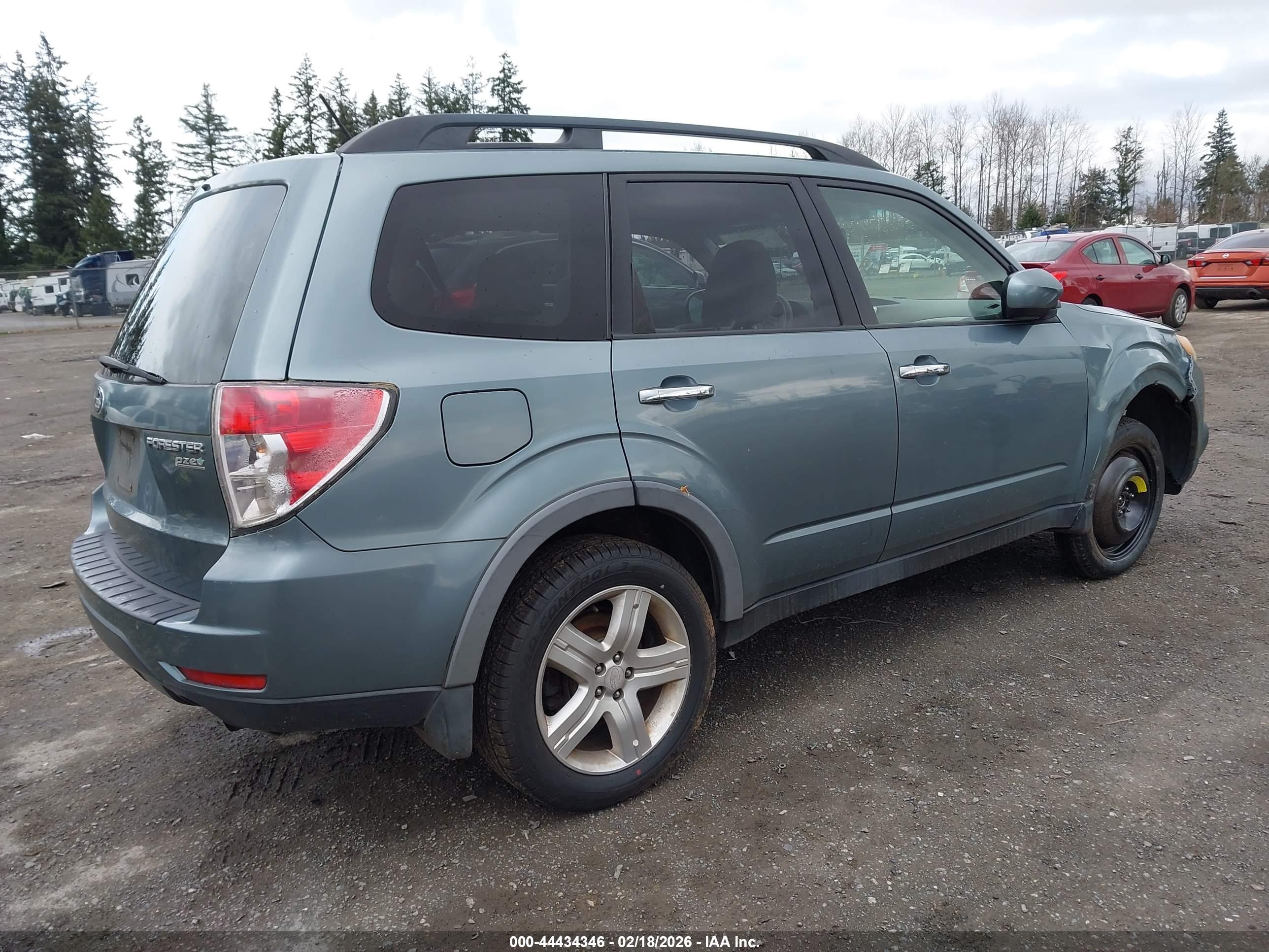 SUBARU FORESTER image 4