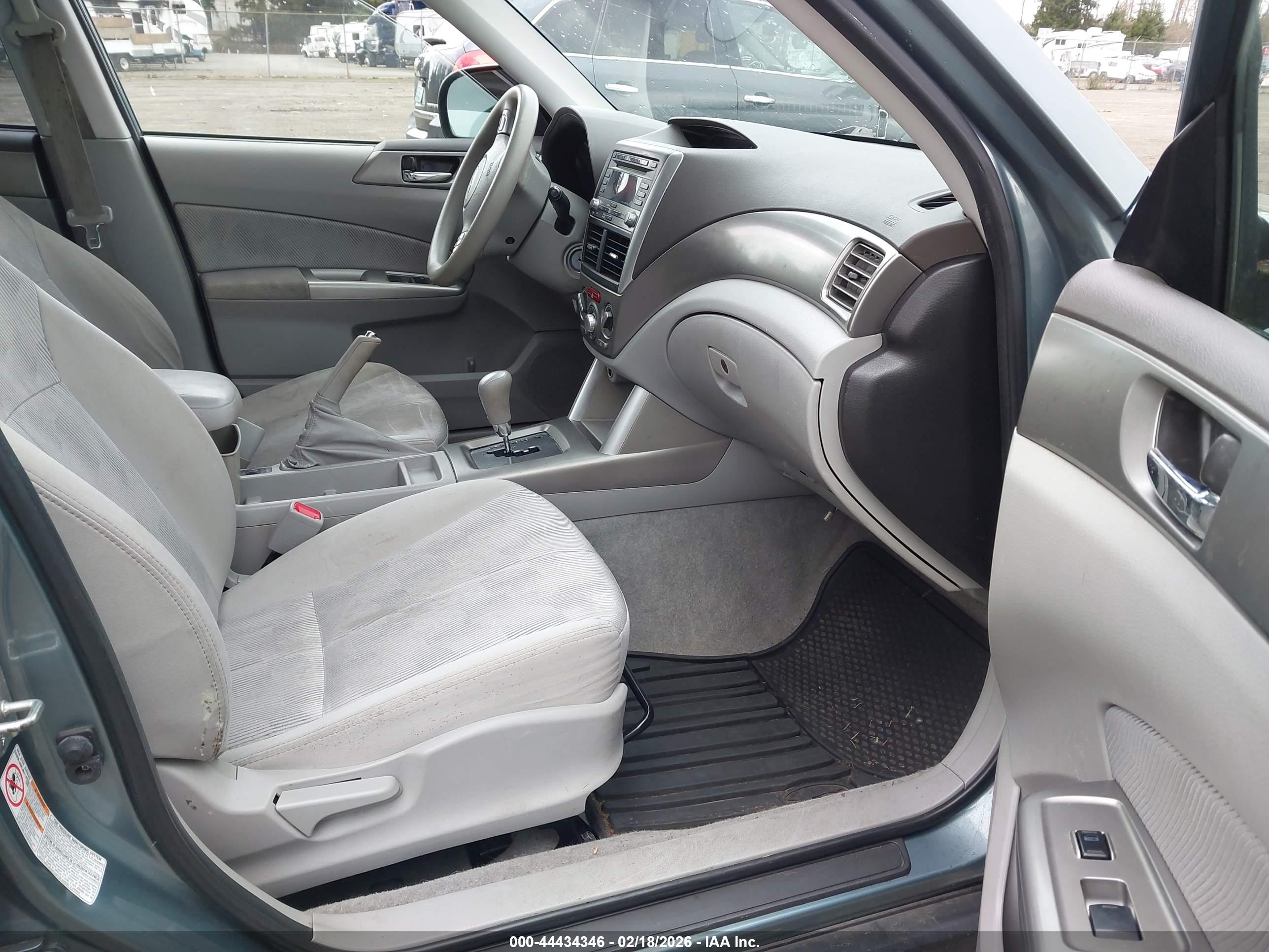 SUBARU FORESTER image 5