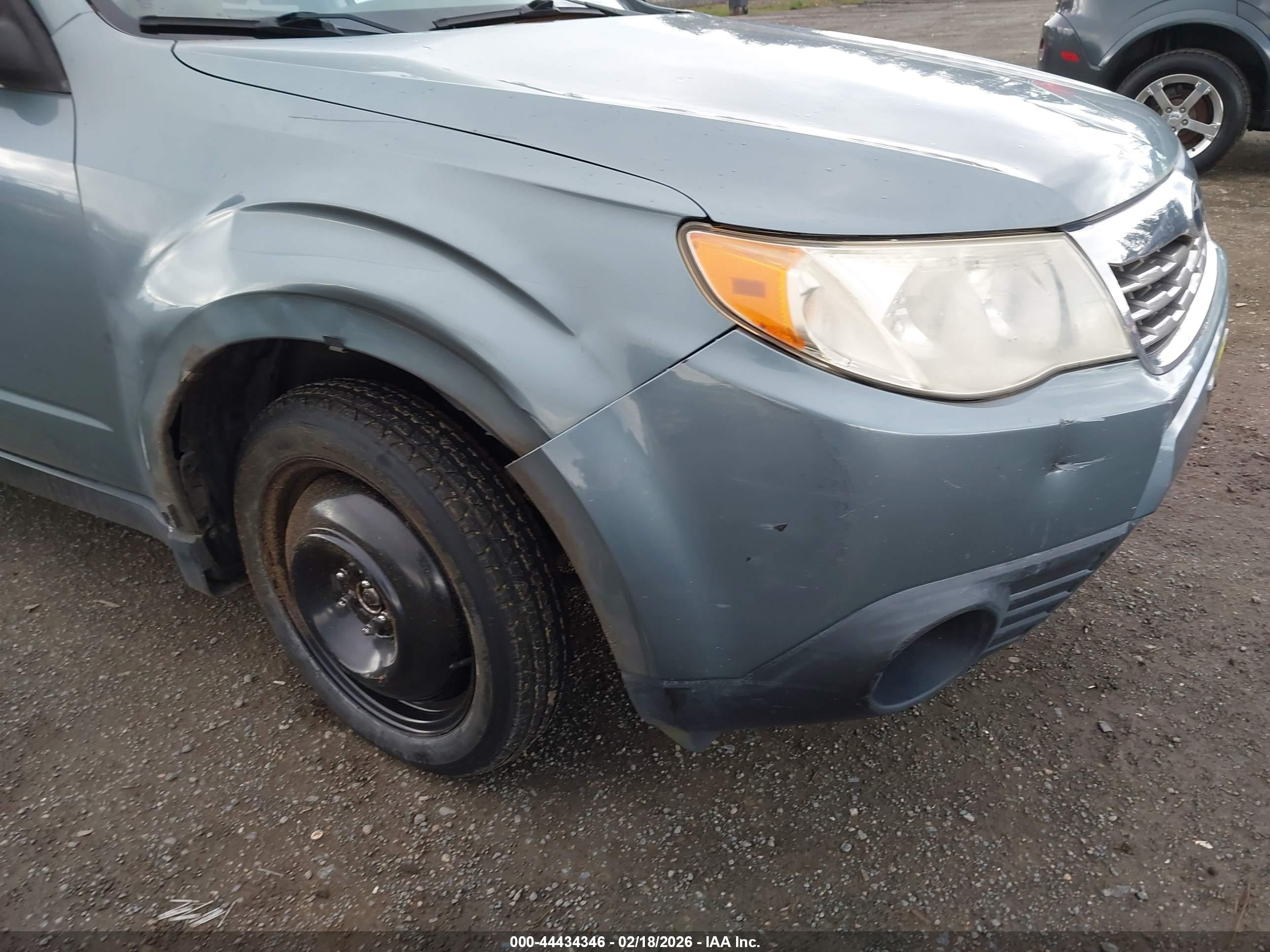SUBARU FORESTER image 6