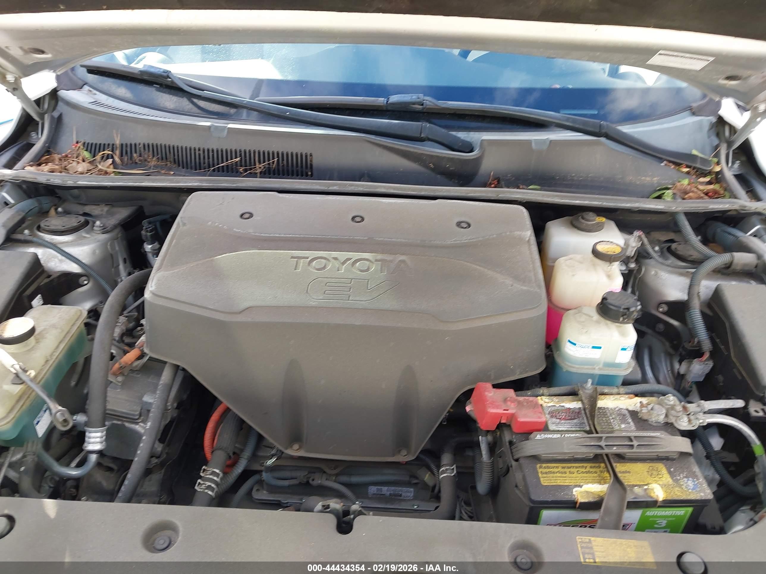 TOYOTA RAV4 image 10