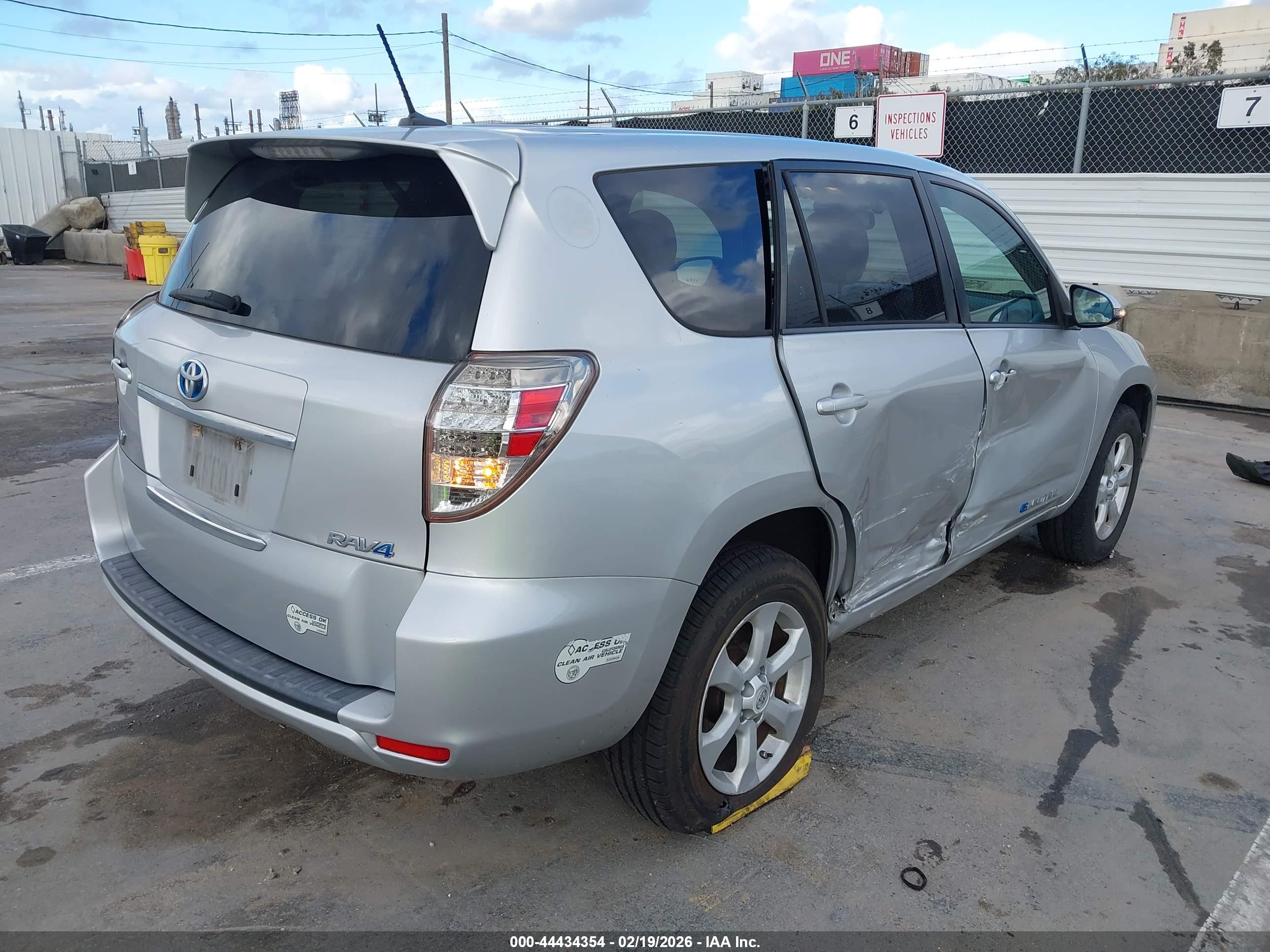 TOYOTA RAV4 image 4