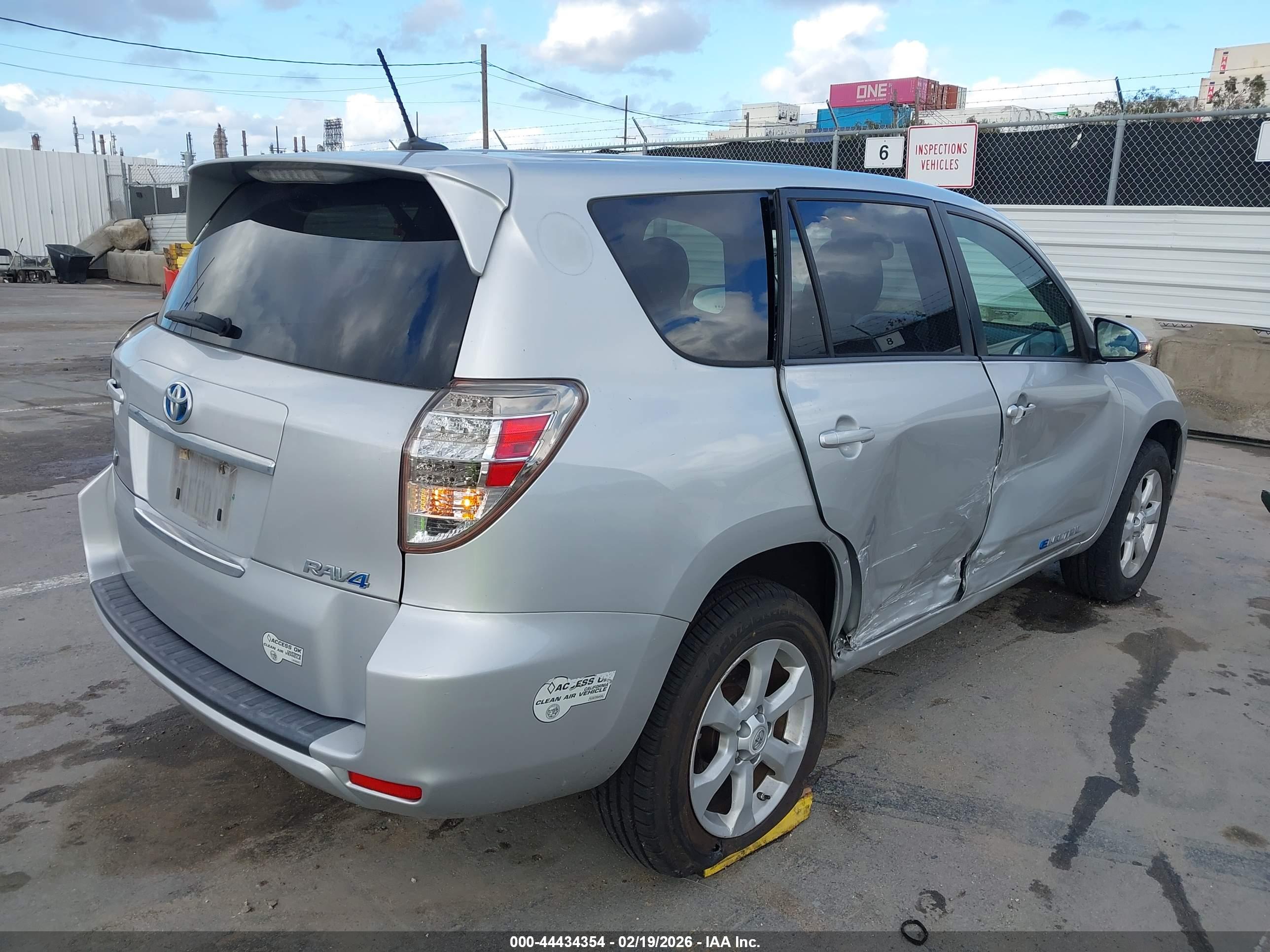 TOYOTA RAV4 image 6