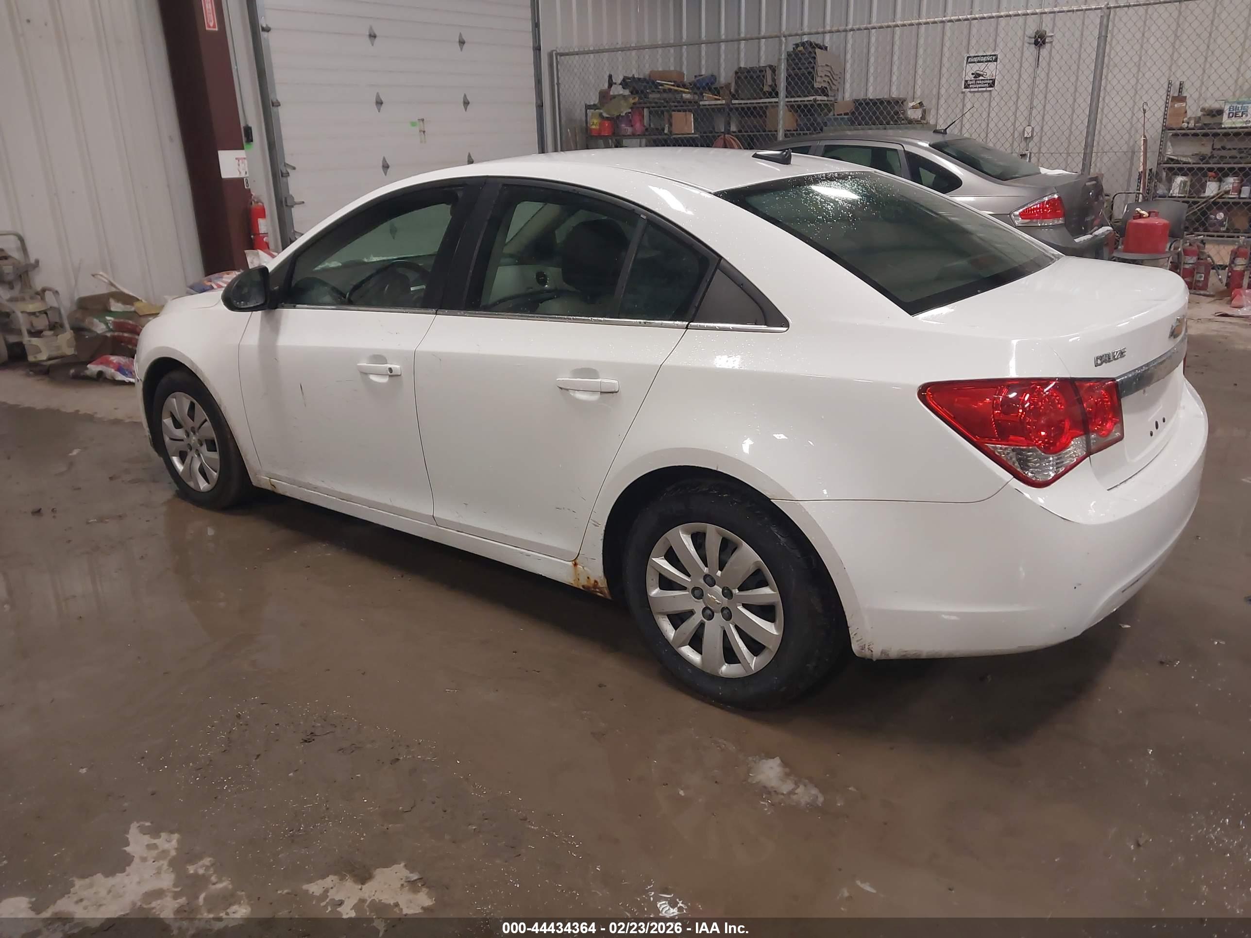 CHEVROLET CRUZE image 3