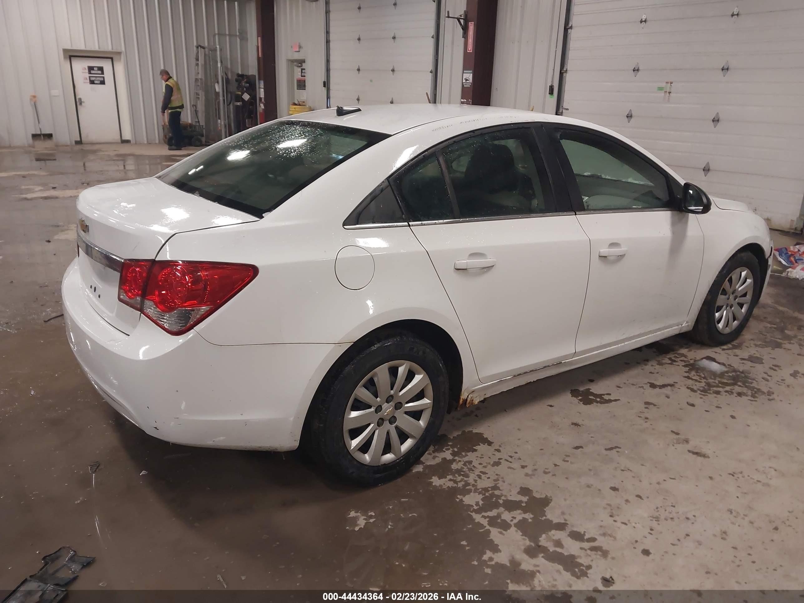 CHEVROLET CRUZE image 4