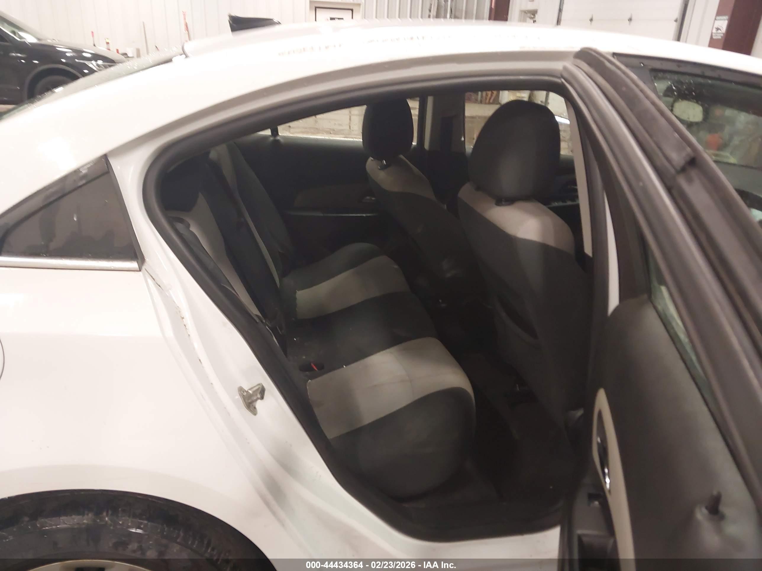 CHEVROLET CRUZE image 8