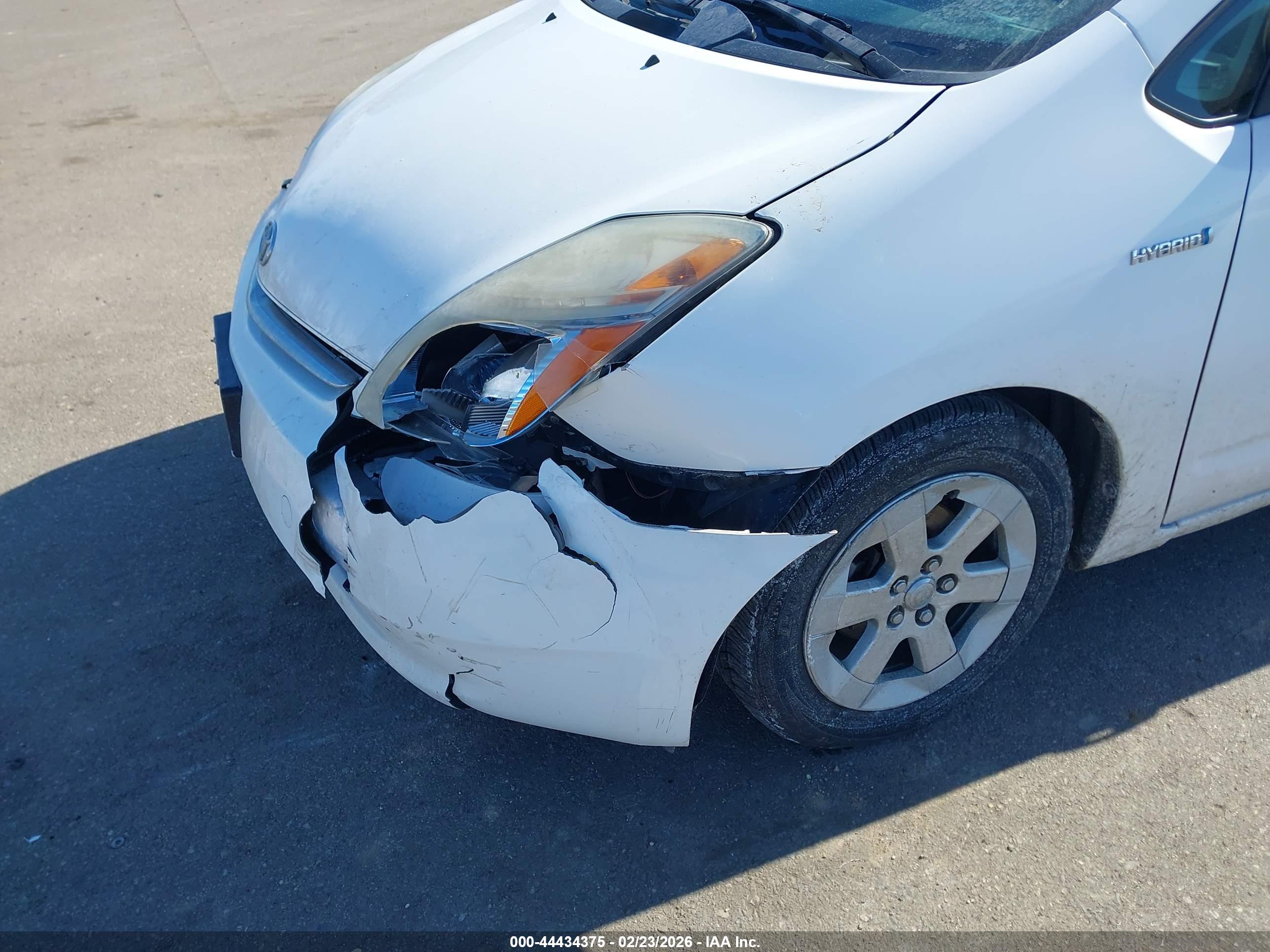 TOYOTA PRIUS image 6