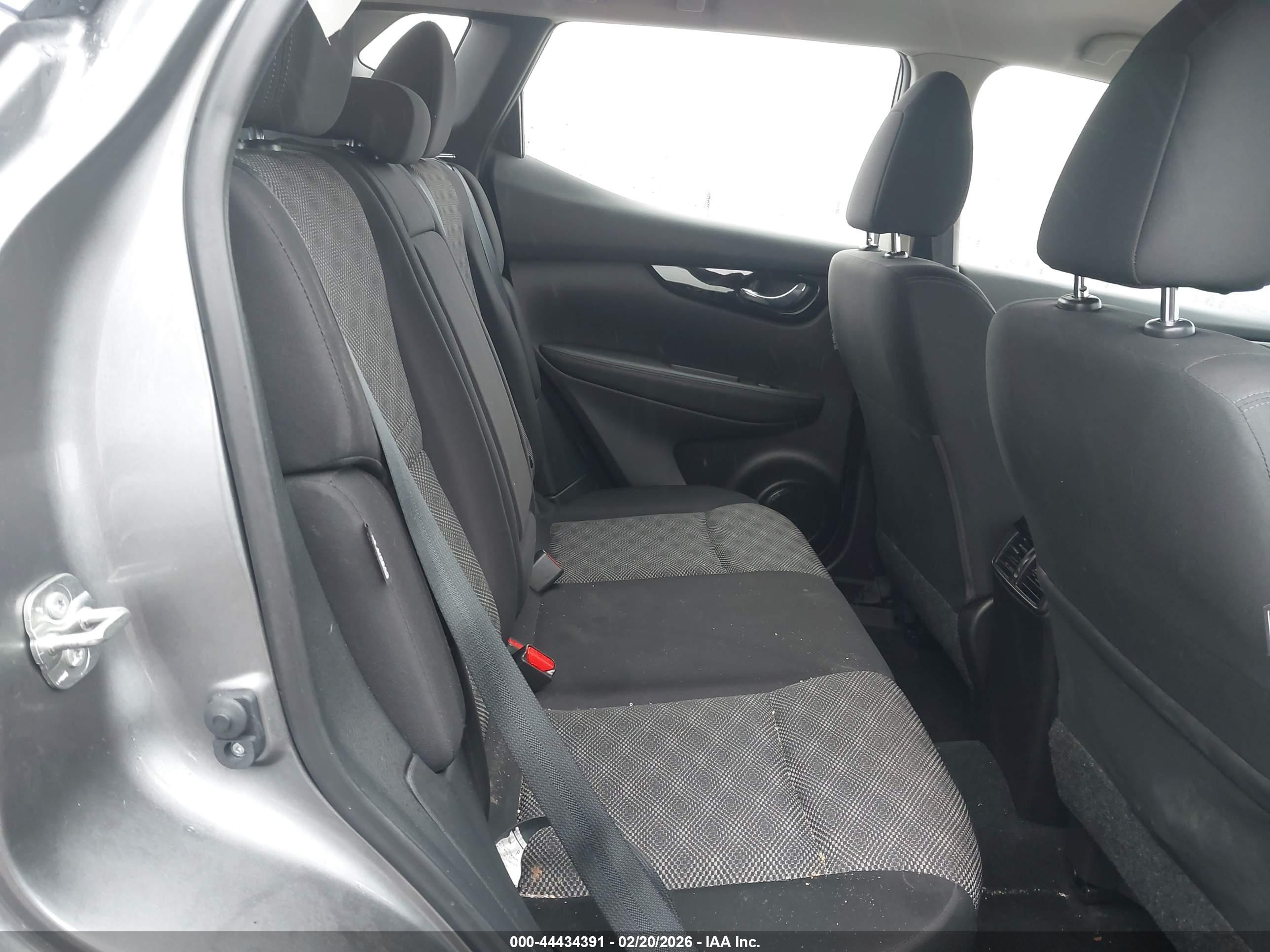 NISSAN ROGUE image 8