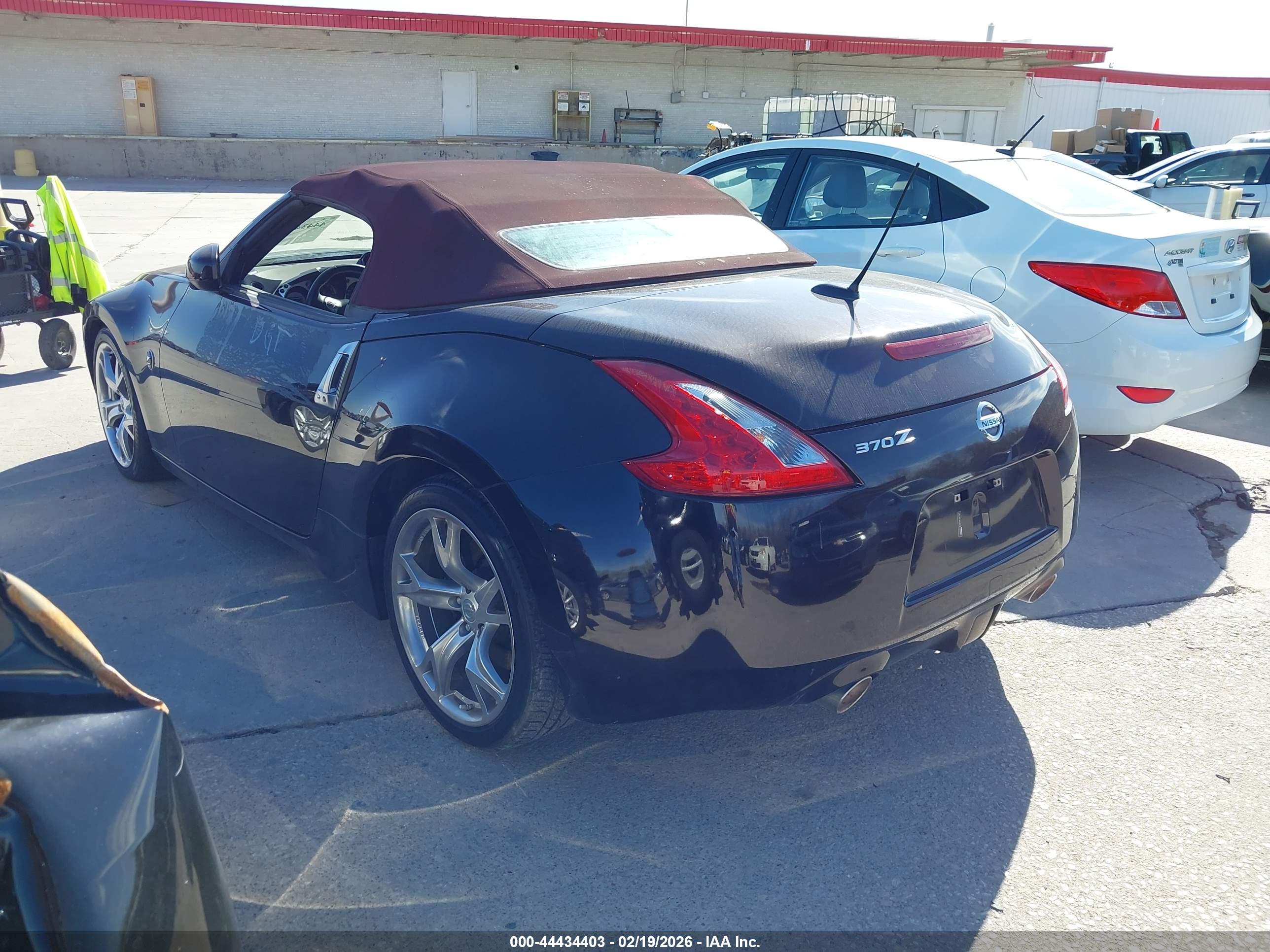 NISSAN 370Z image 3