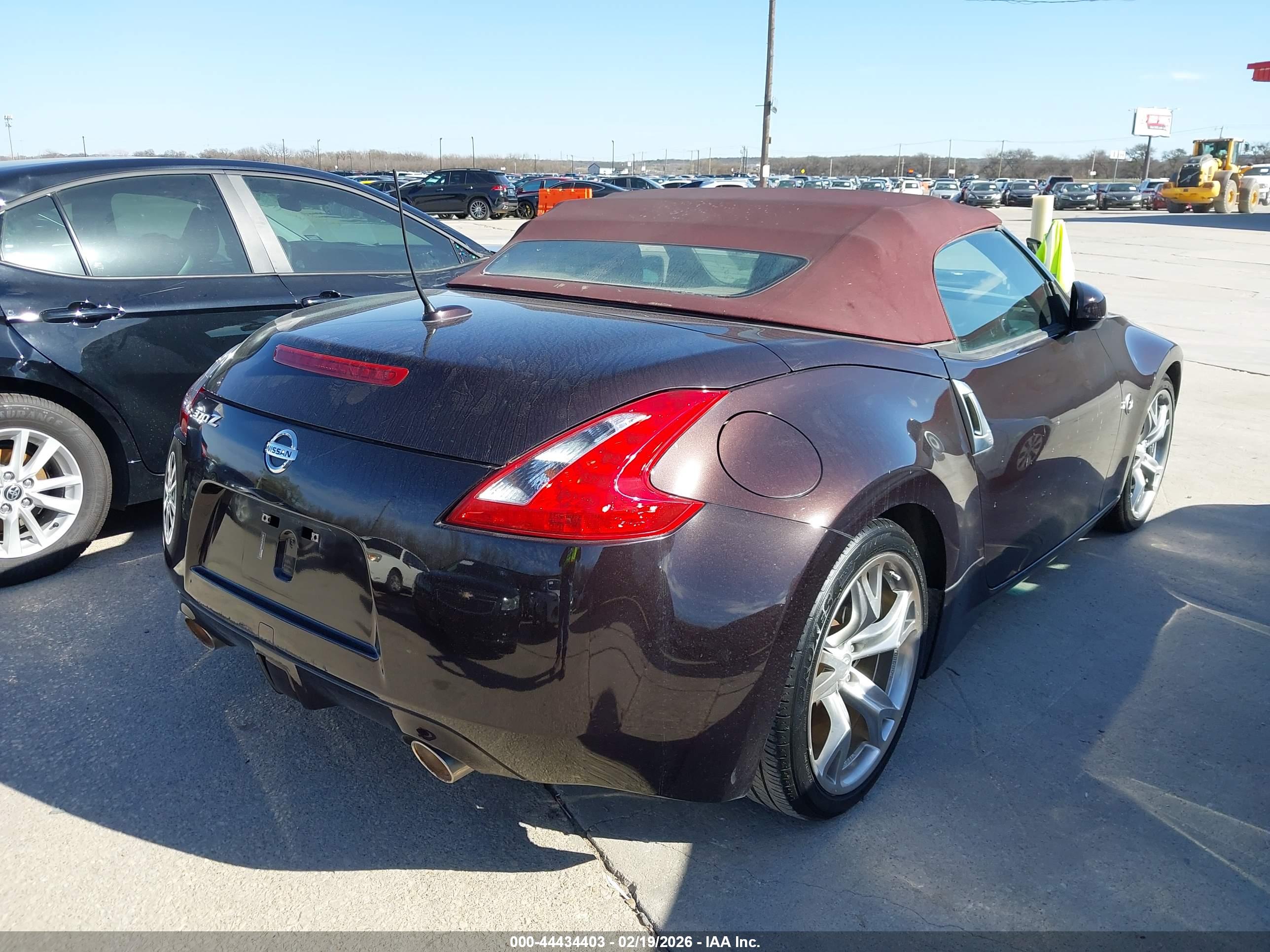 NISSAN 370Z image 4