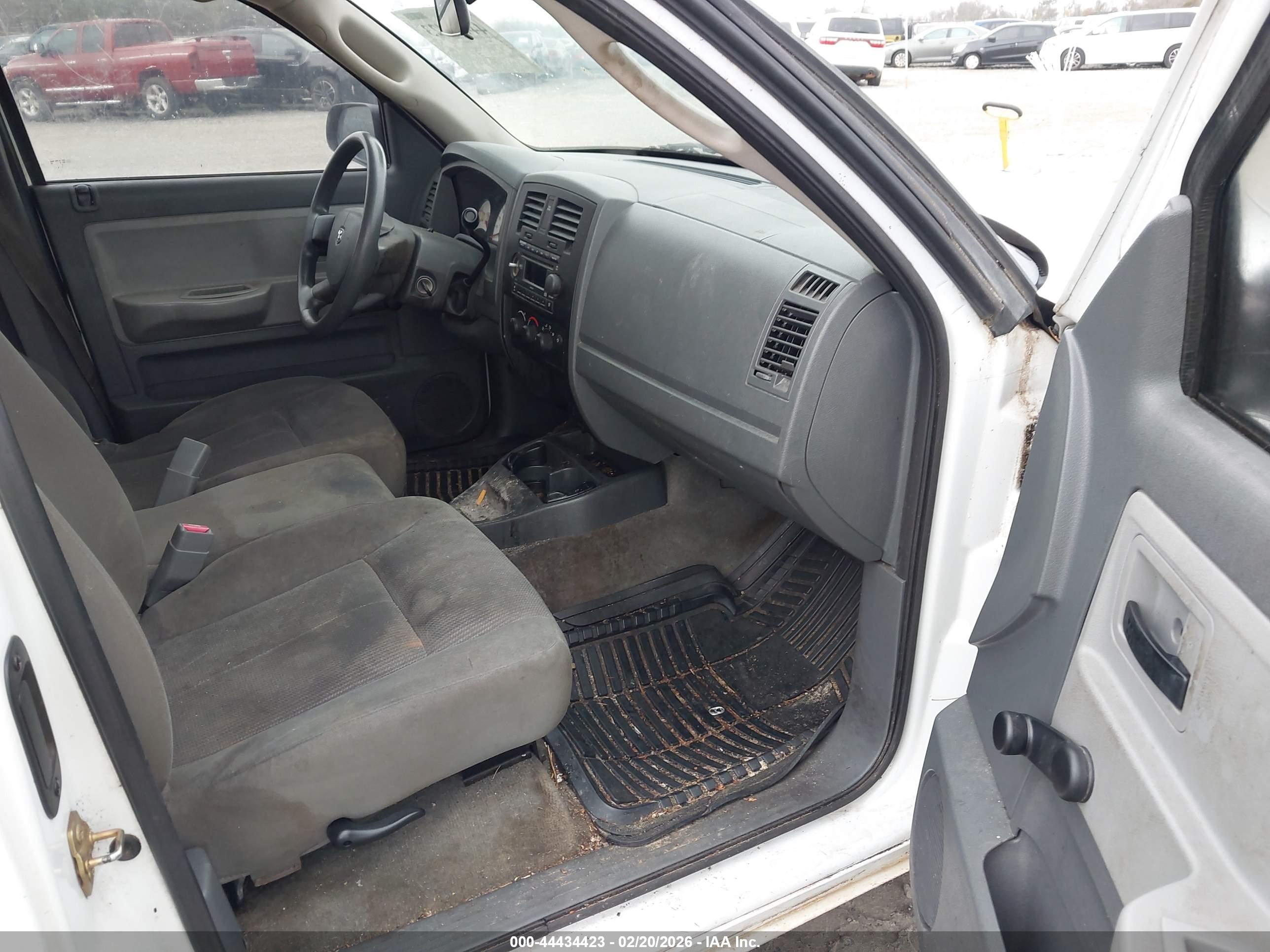 DODGE DAKOTA image 5