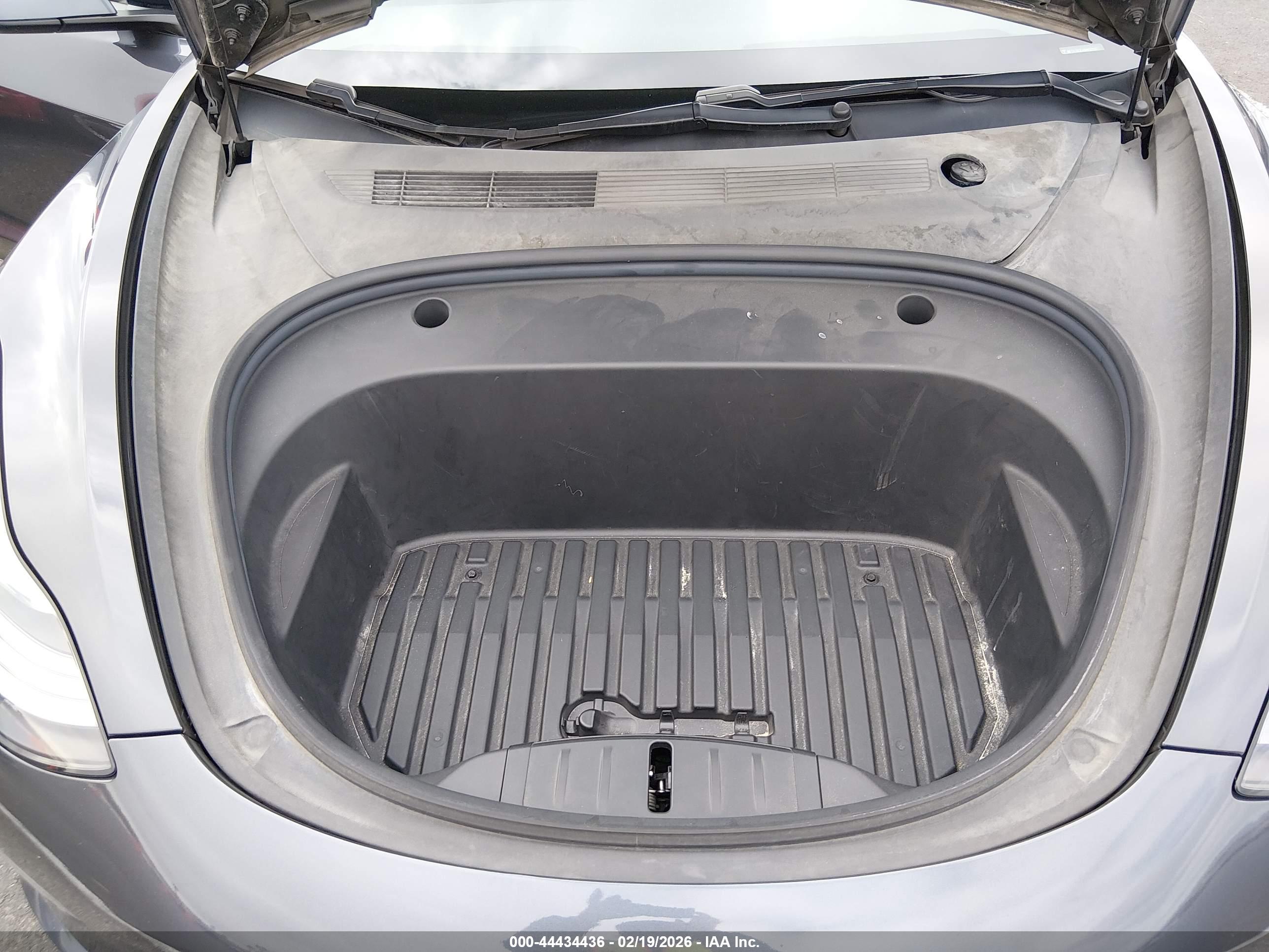 TESLA MODEL image 10