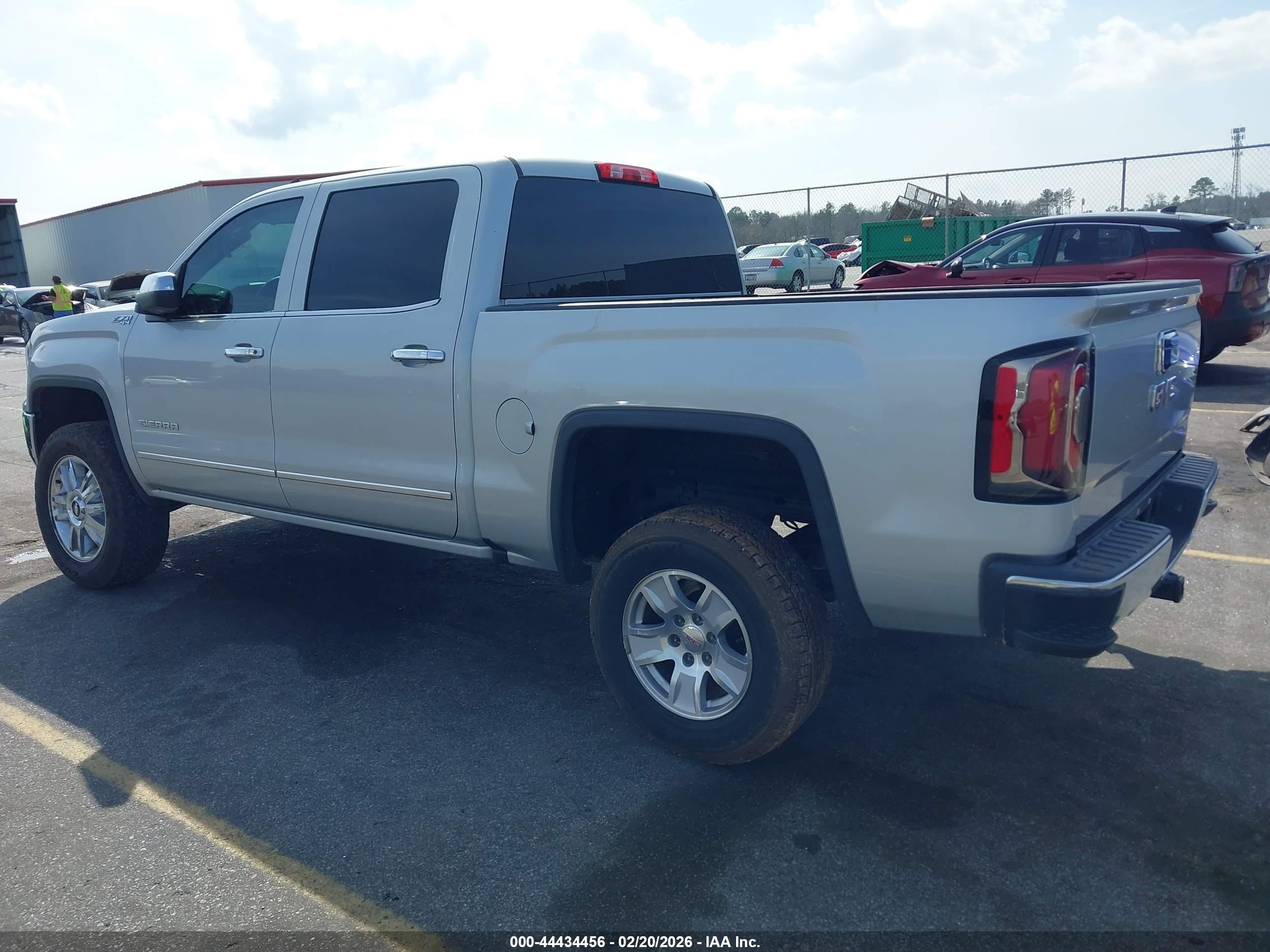 GMC SIERRA image 3