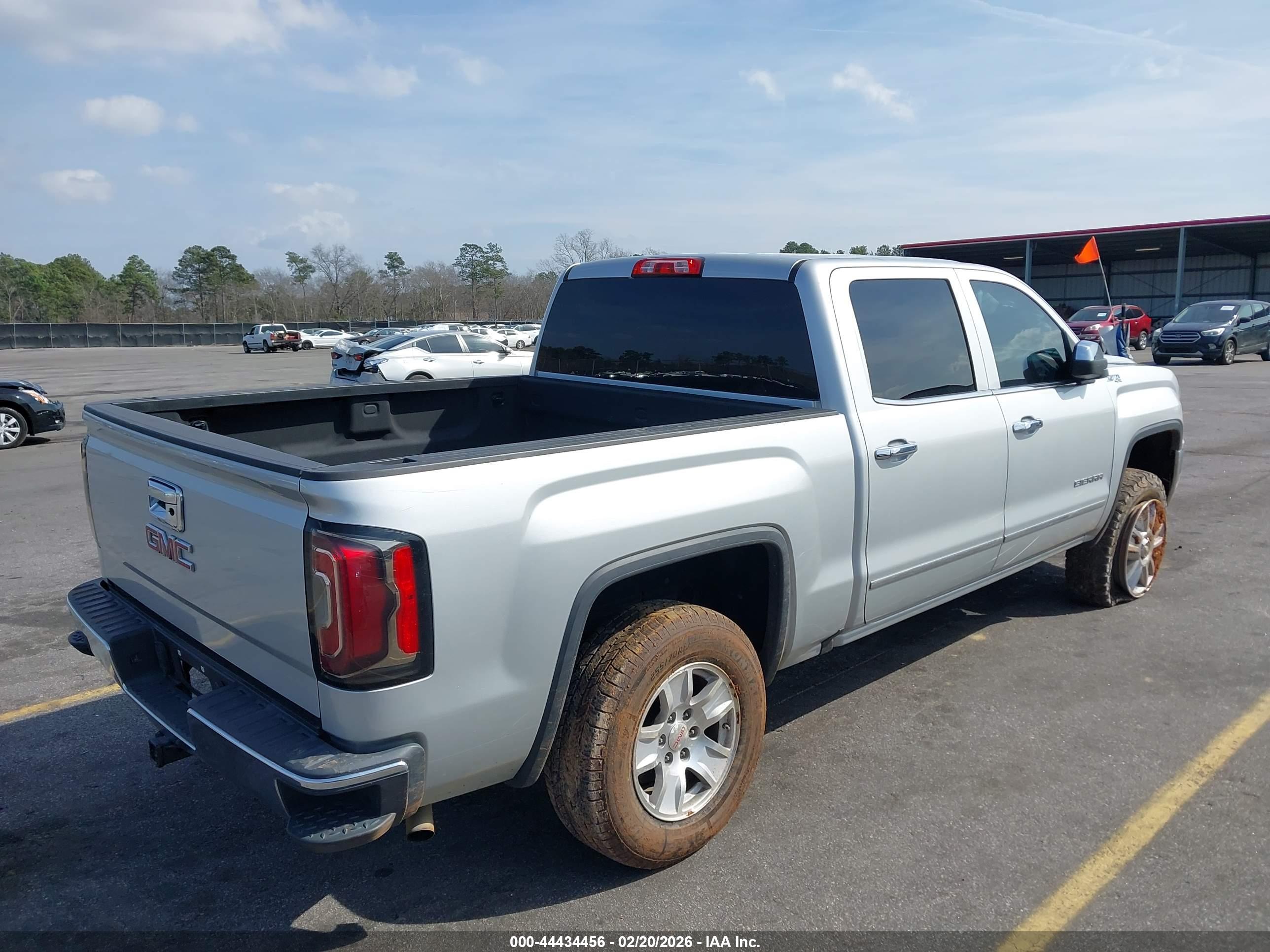 GMC SIERRA image 4