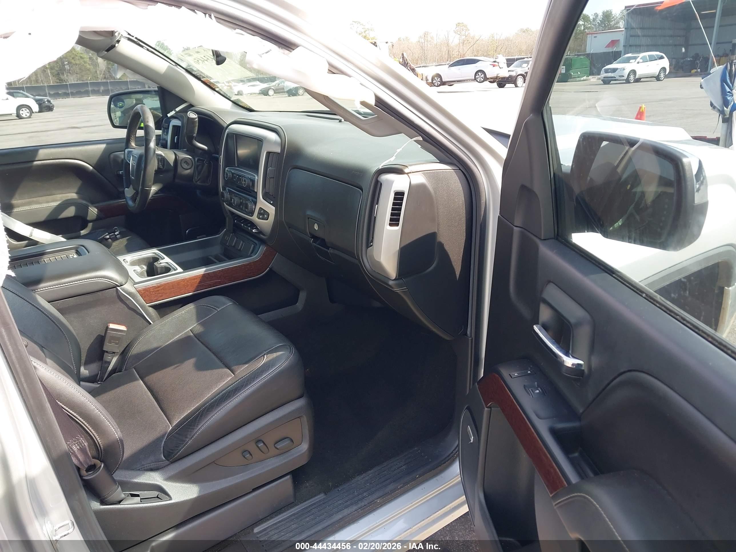 GMC SIERRA image 5