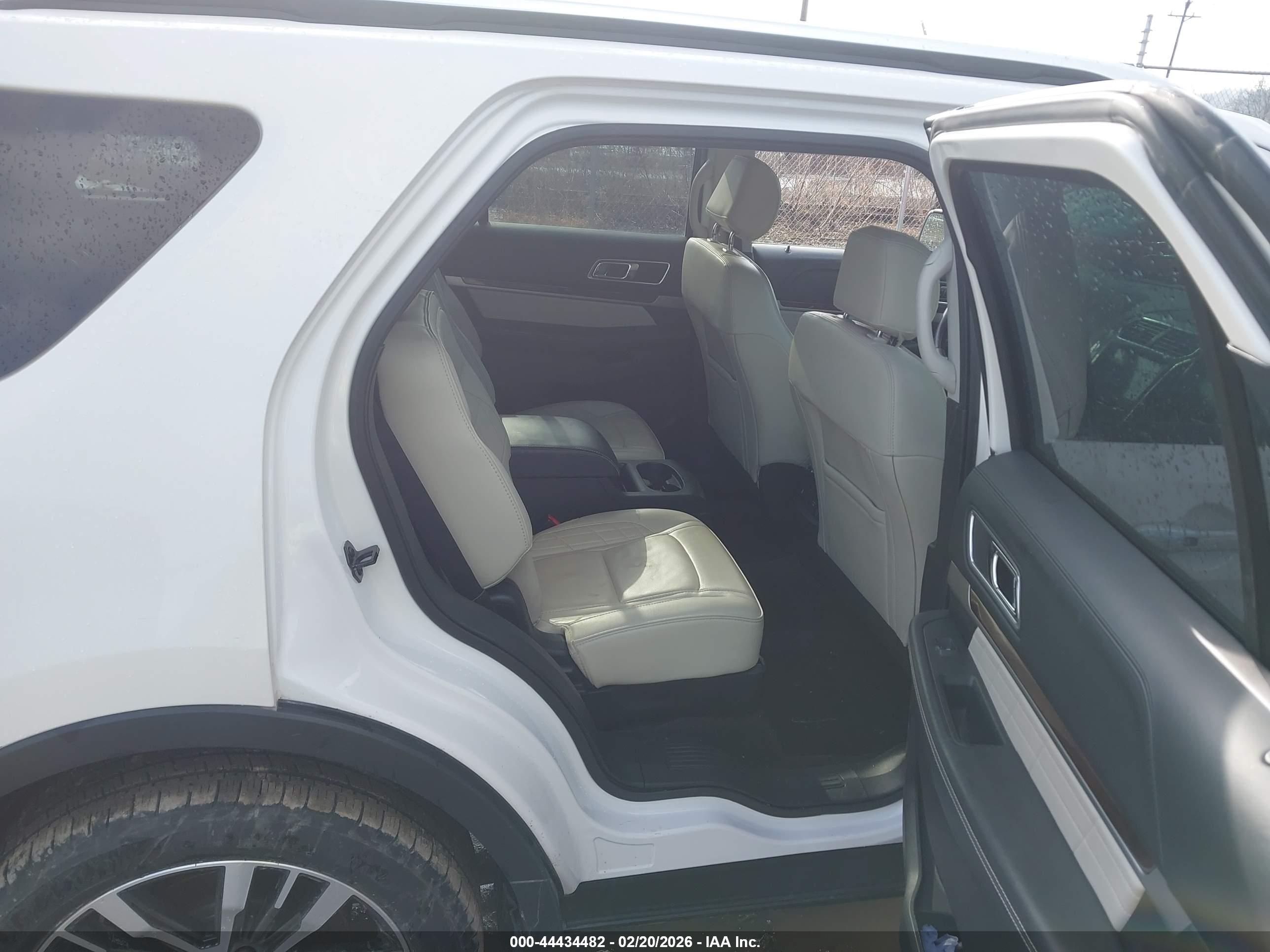 FORD EXPLORER image 8