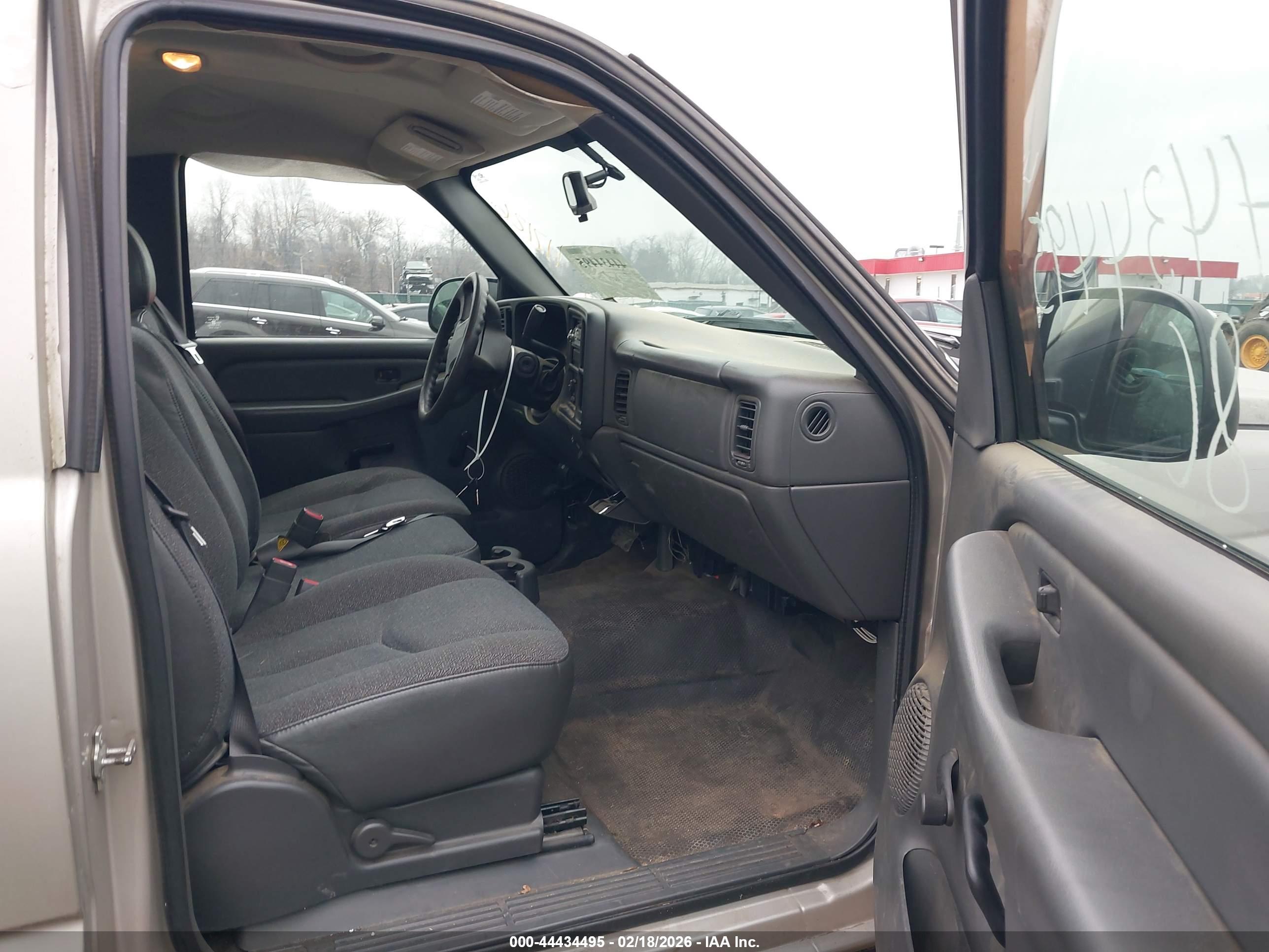CHEVROLET SILVERADO image 5