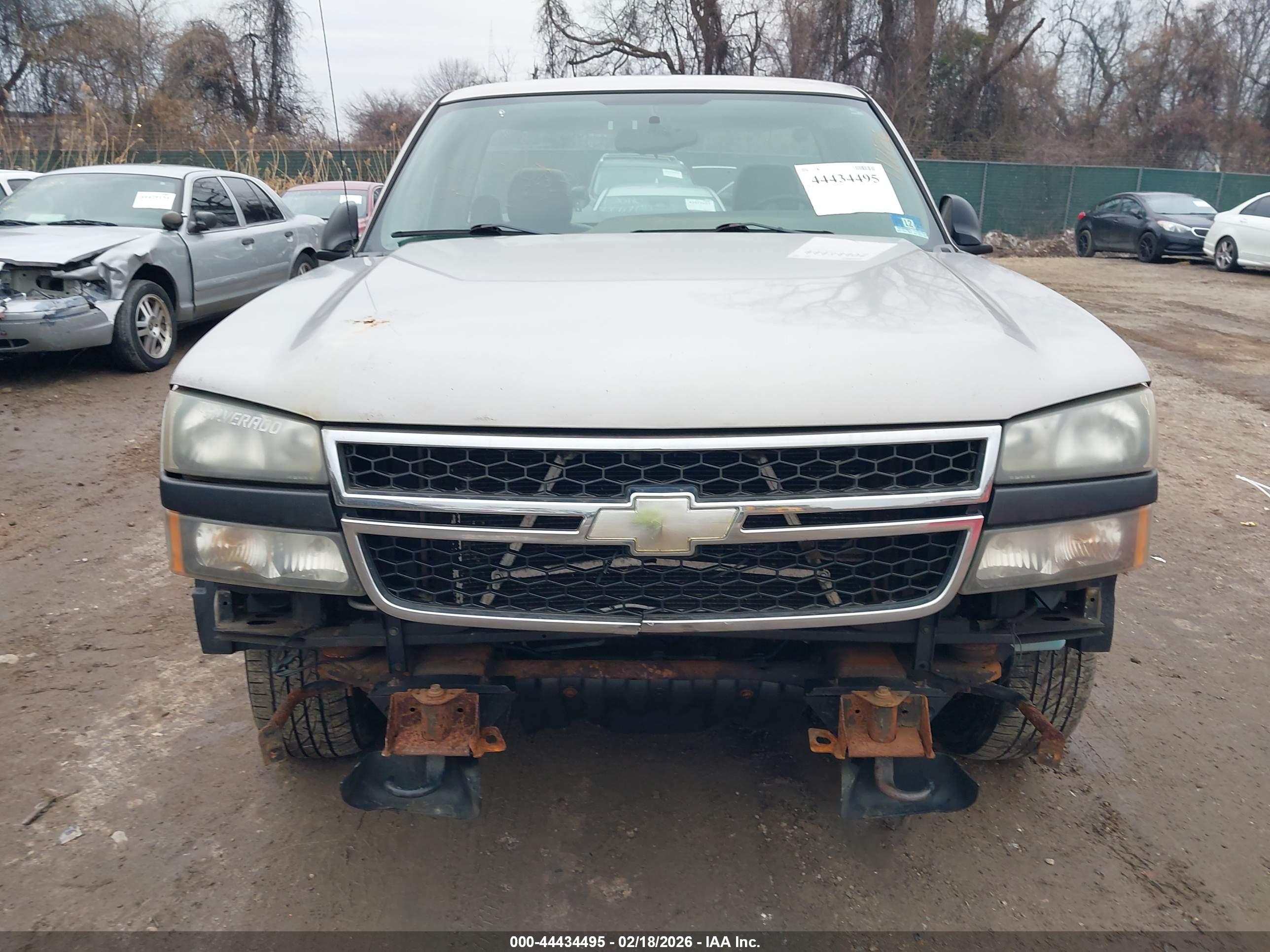 CHEVROLET SILVERADO image 6