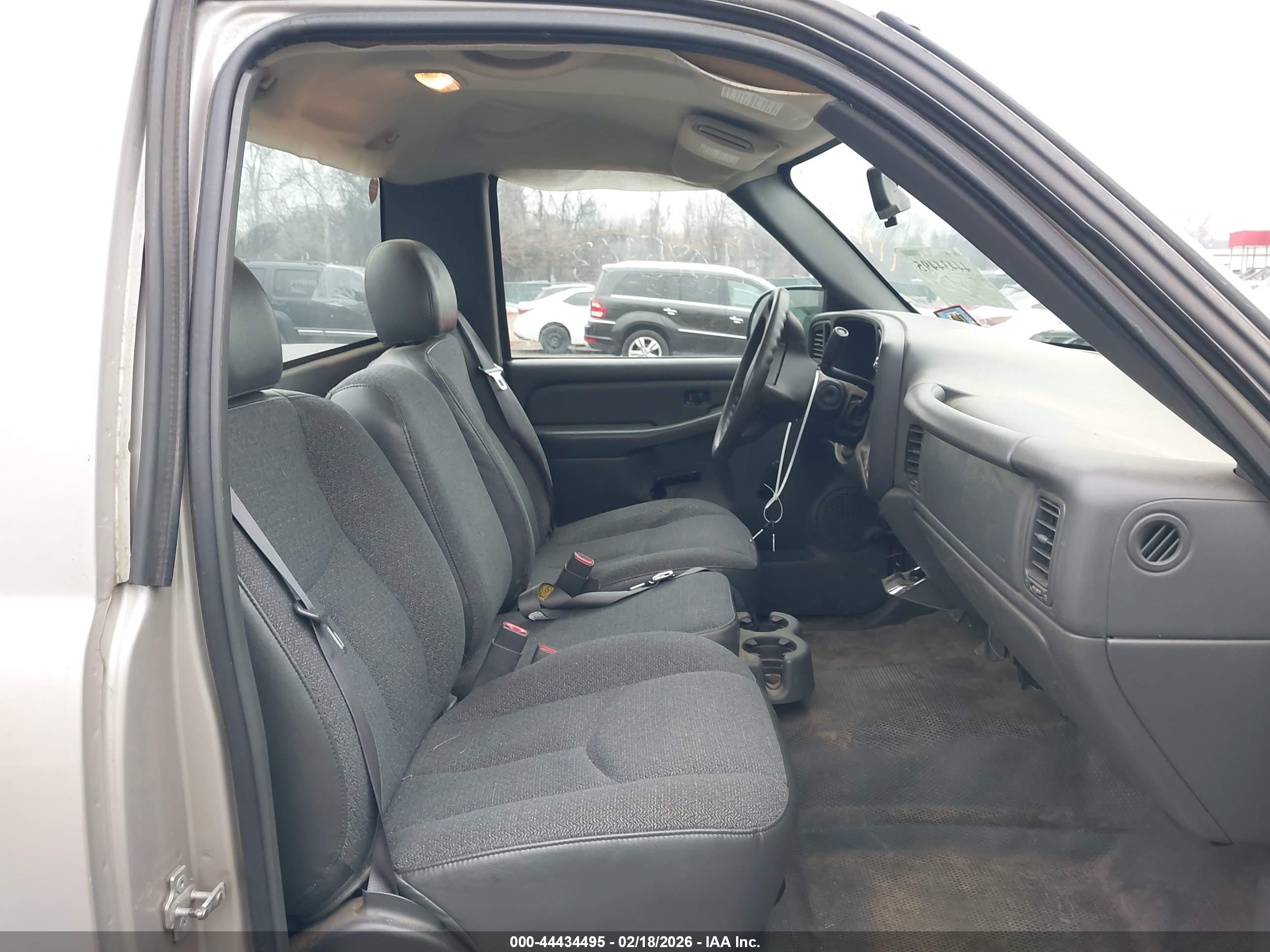 CHEVROLET SILVERADO image 8