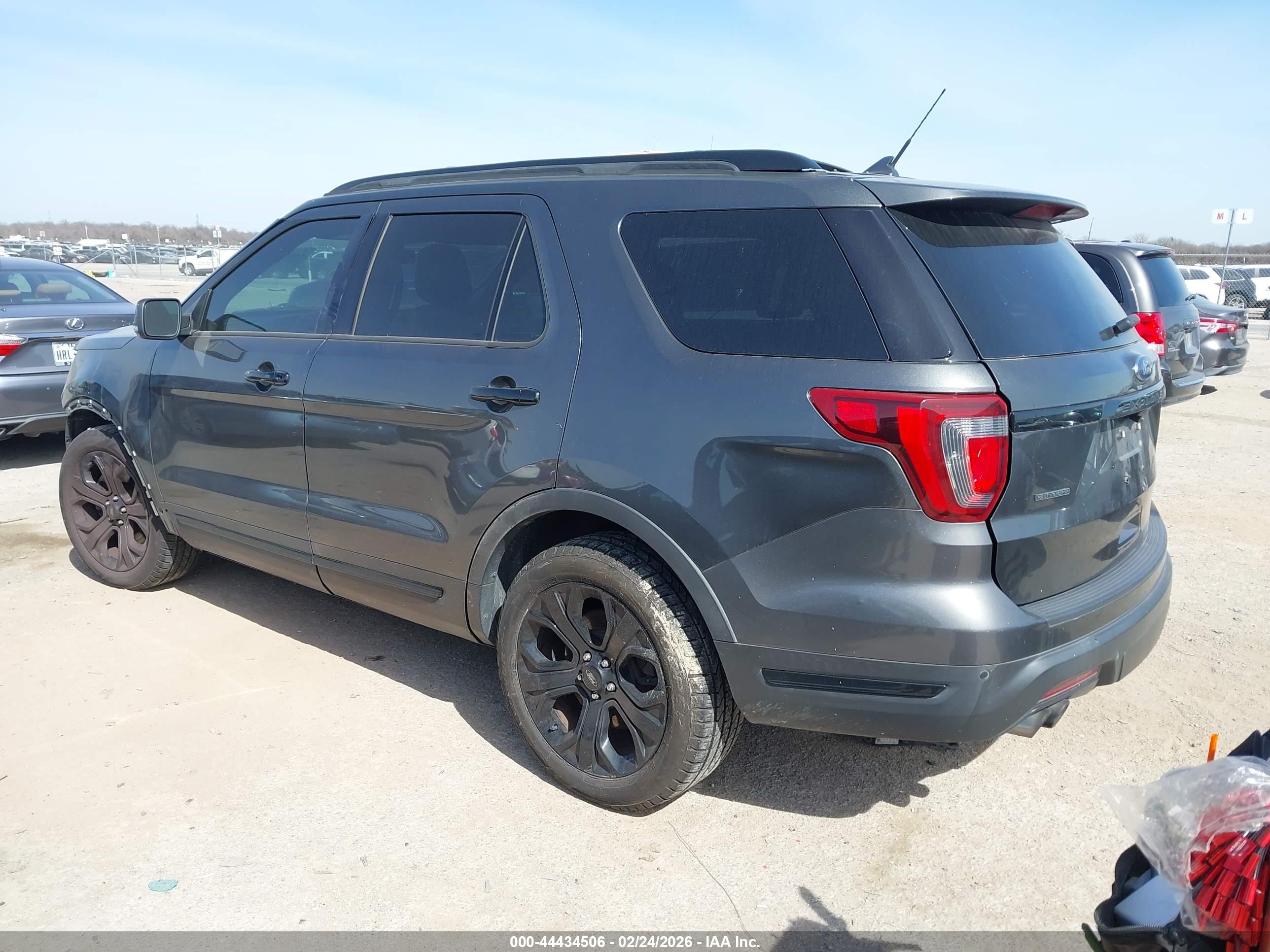 FORD EXPLORER image 3