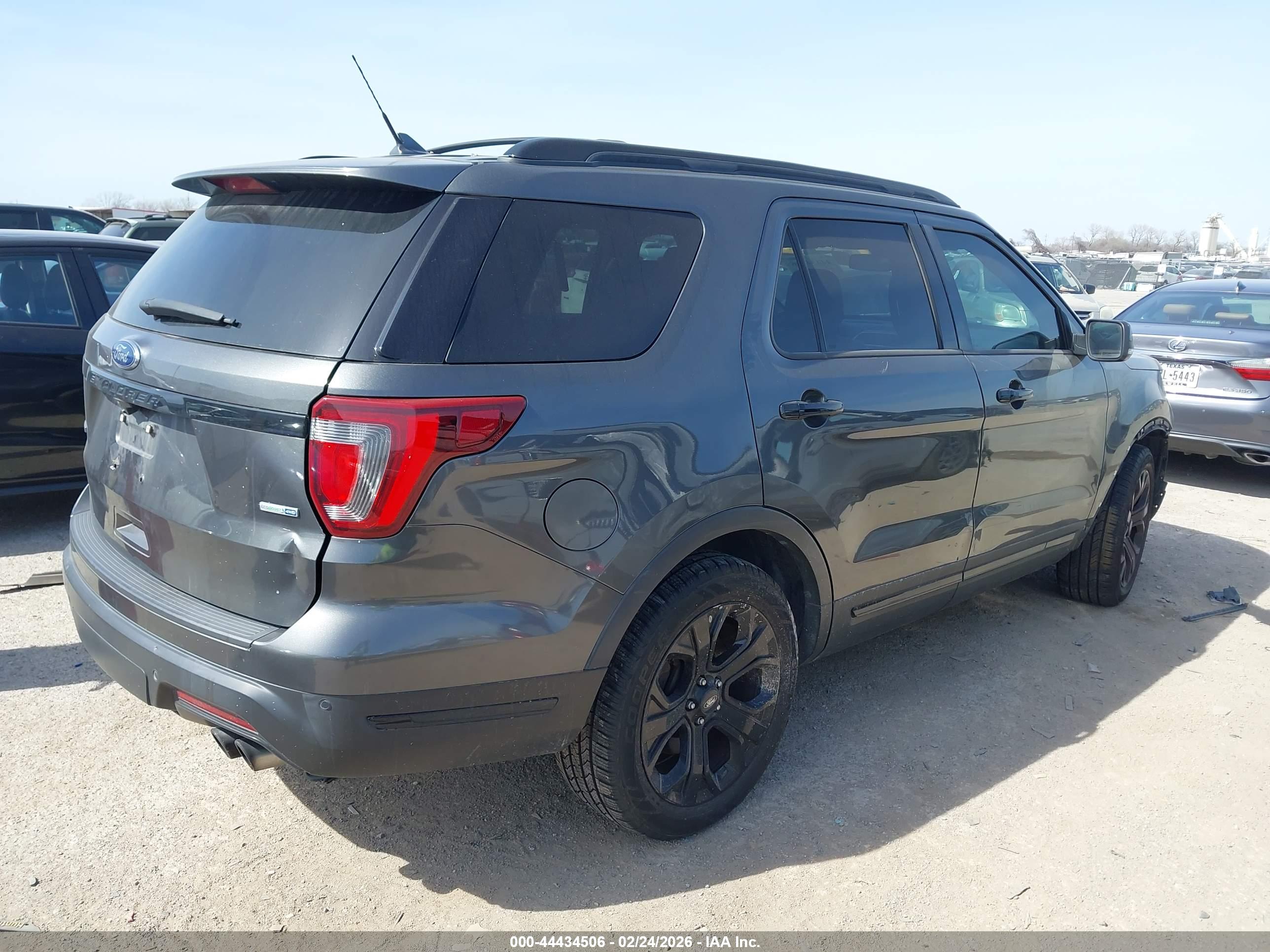 FORD EXPLORER image 4
