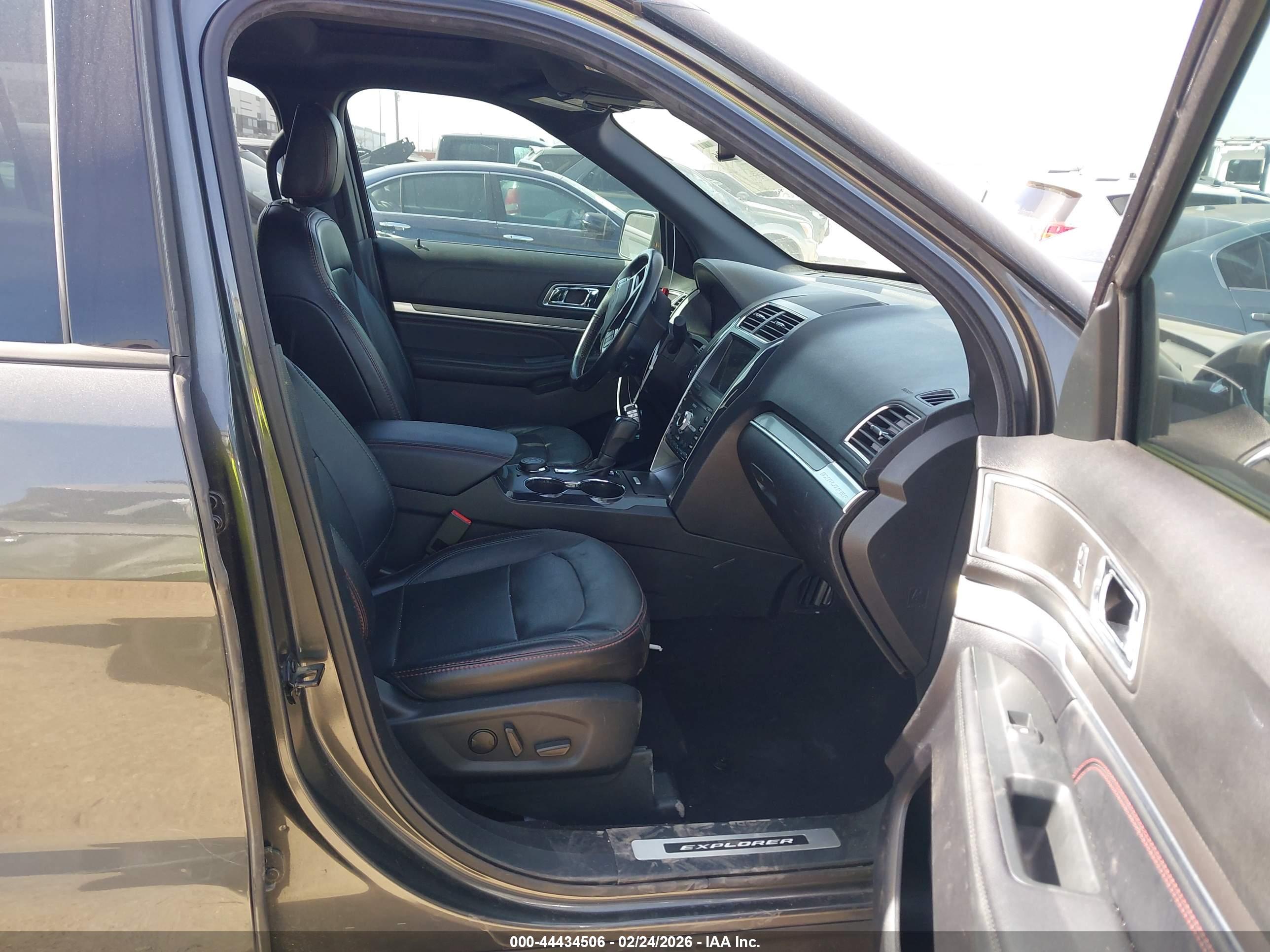 FORD EXPLORER image 5