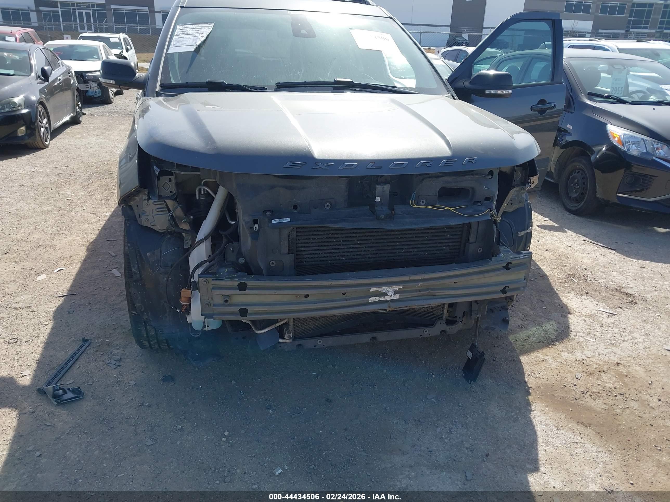FORD EXPLORER image 6