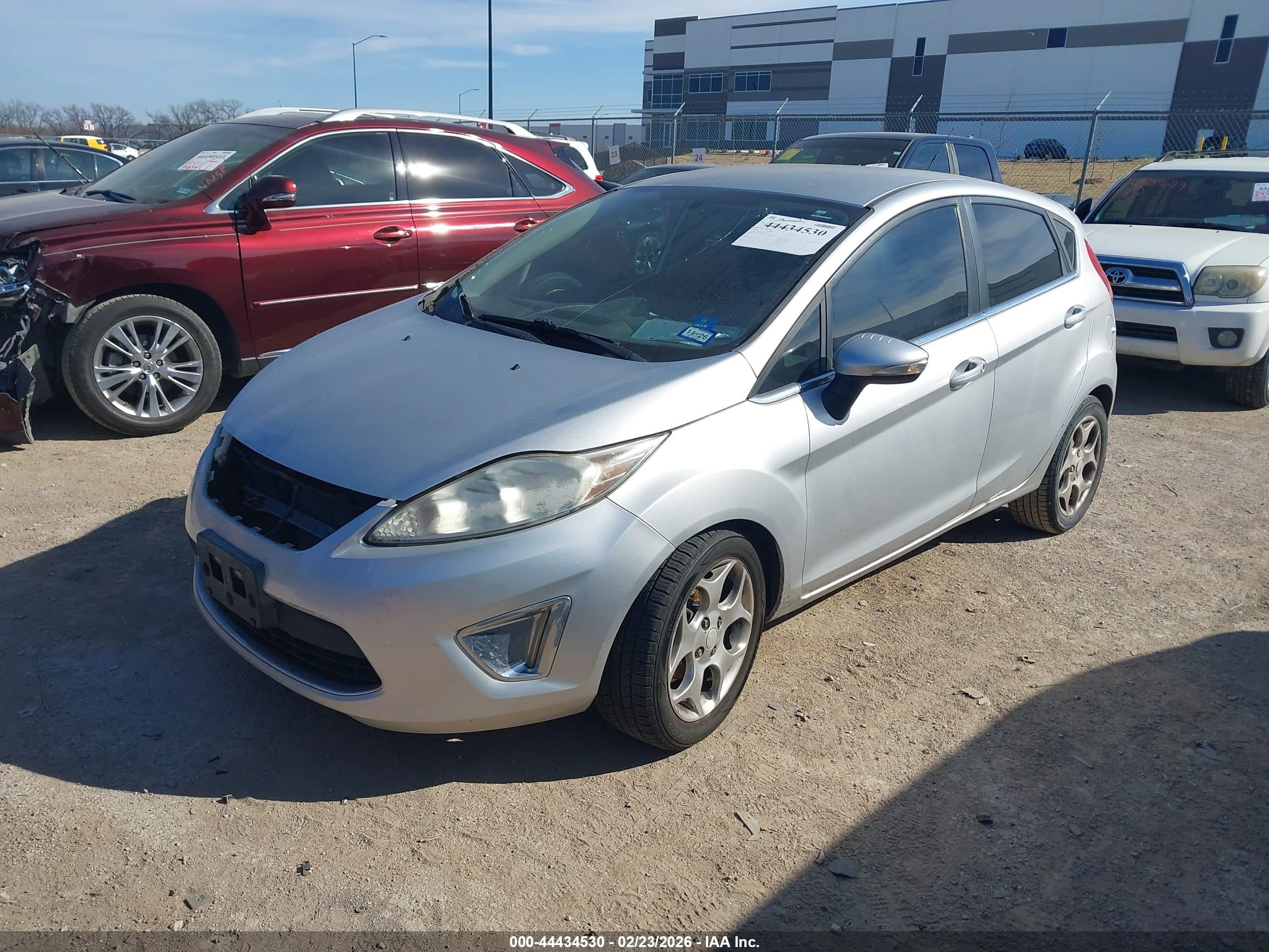 FORD FIESTA image 2