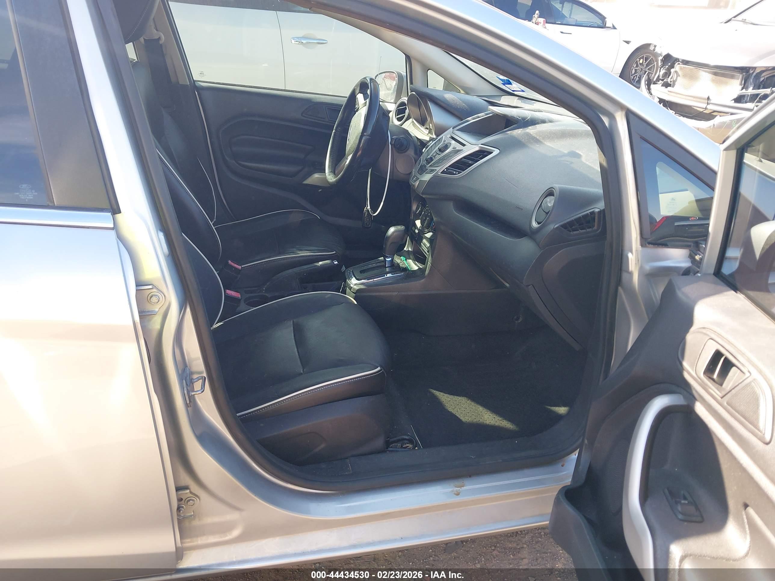 FORD FIESTA image 5