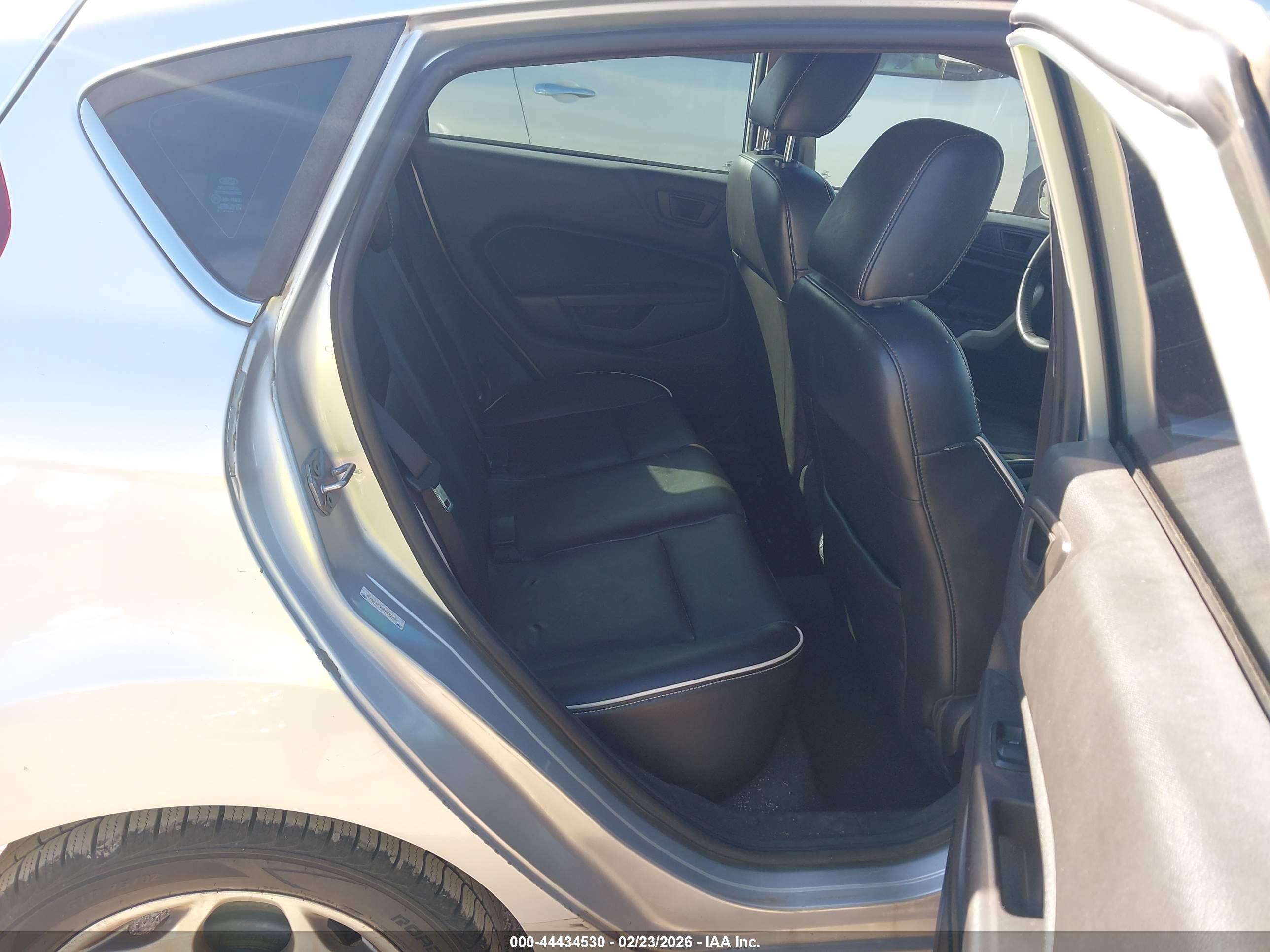 FORD FIESTA image 8